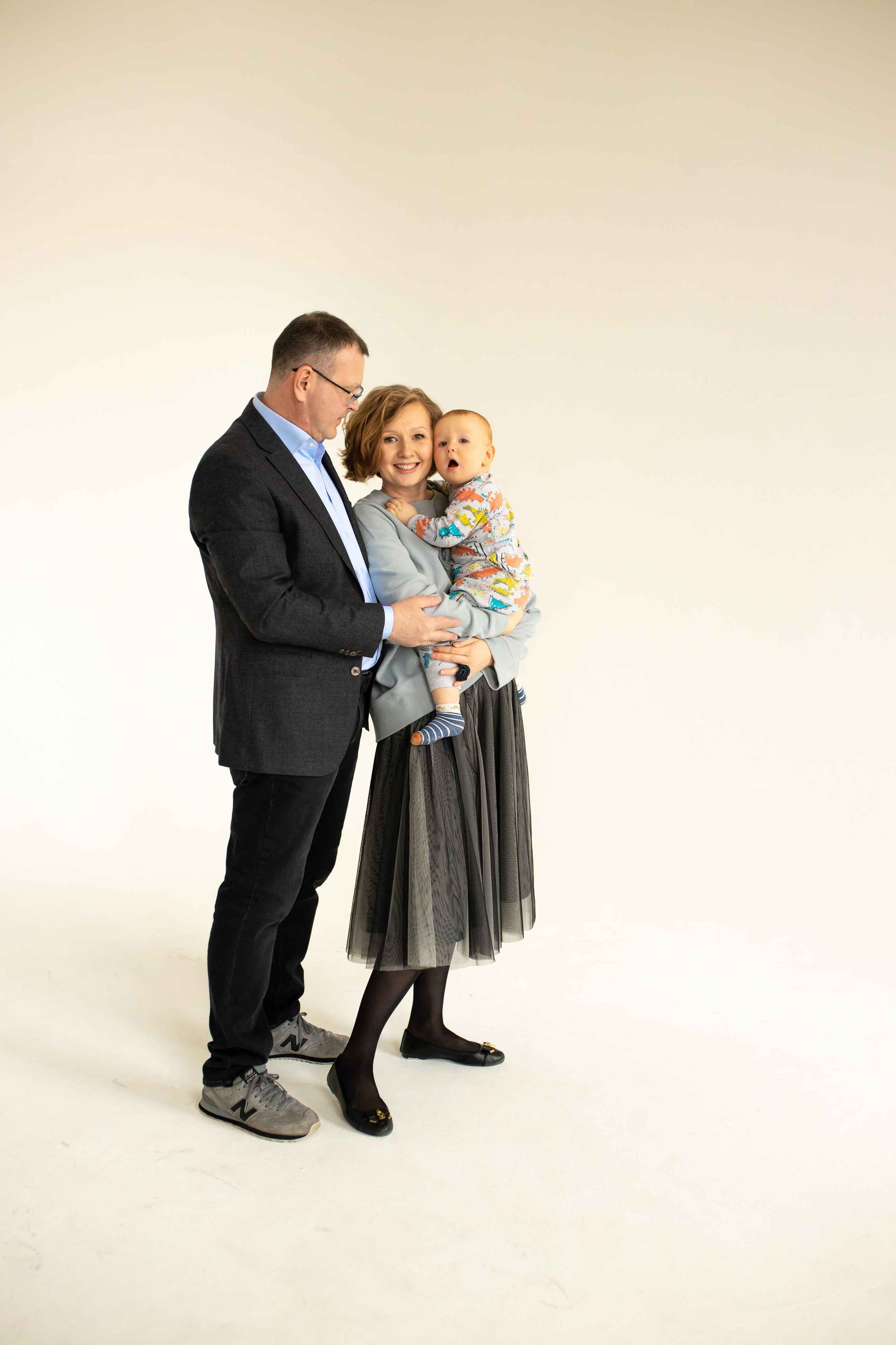 Семейная фотосессия на циклораме с естественным светом. Фотограф в Железнодорожном и Балашихе