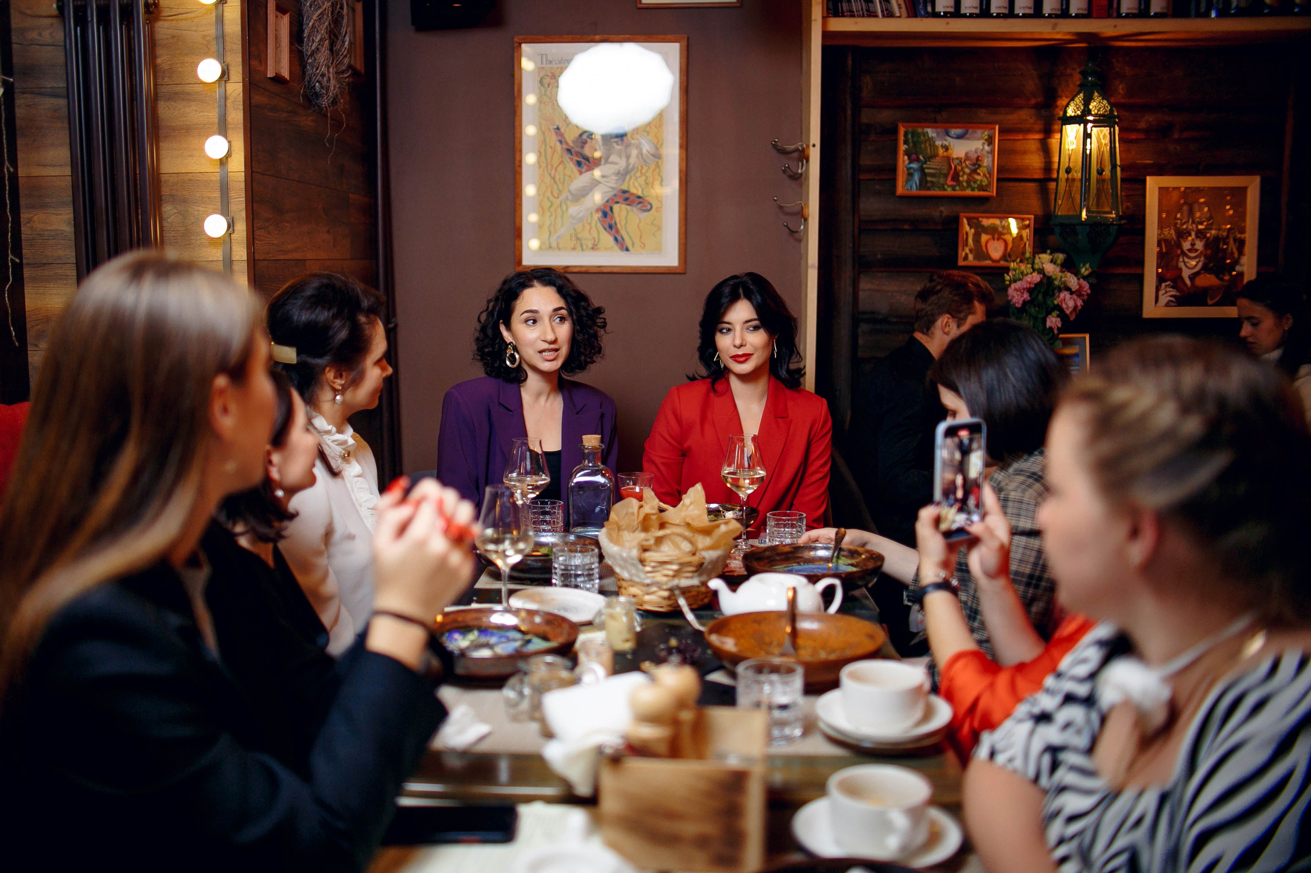 Встреча в «Local Wine Bar». Ваш репортажный фотограф Артемий Антонов