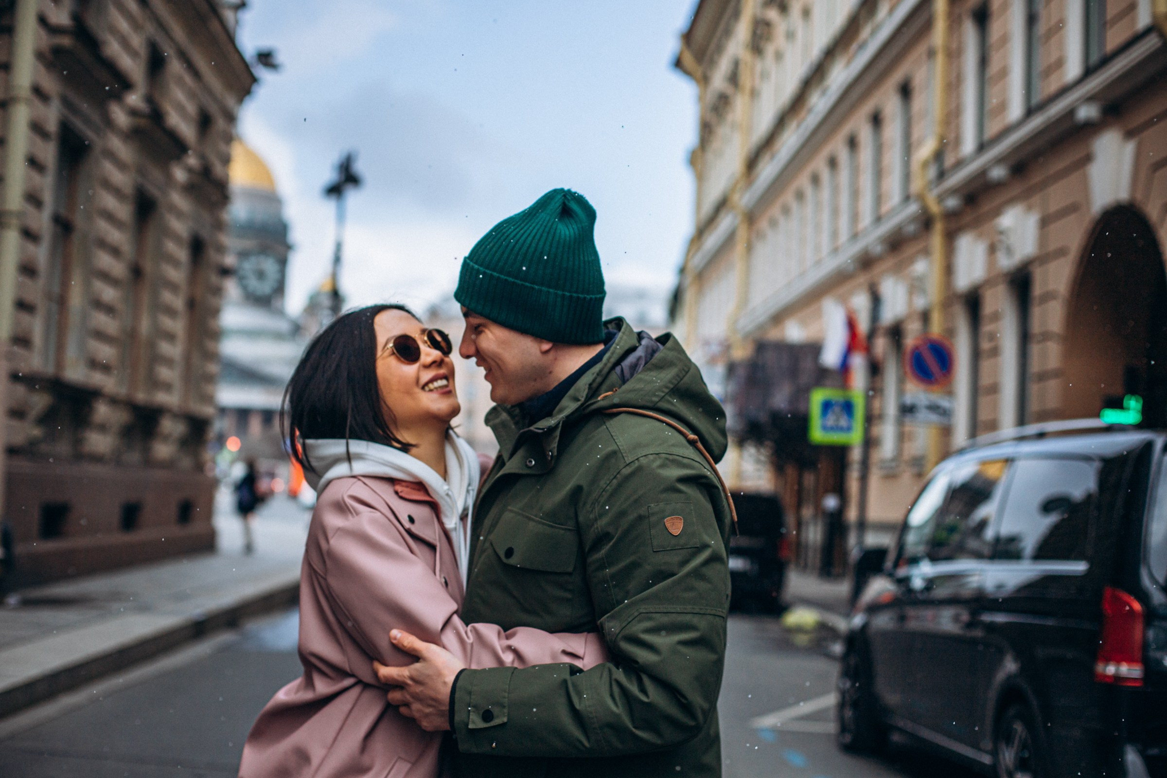 Максим и Катерина в мае. Фотопрогулка в Петербурге. Индивидуальный и семейный фотограф в Санкт-Петербурге