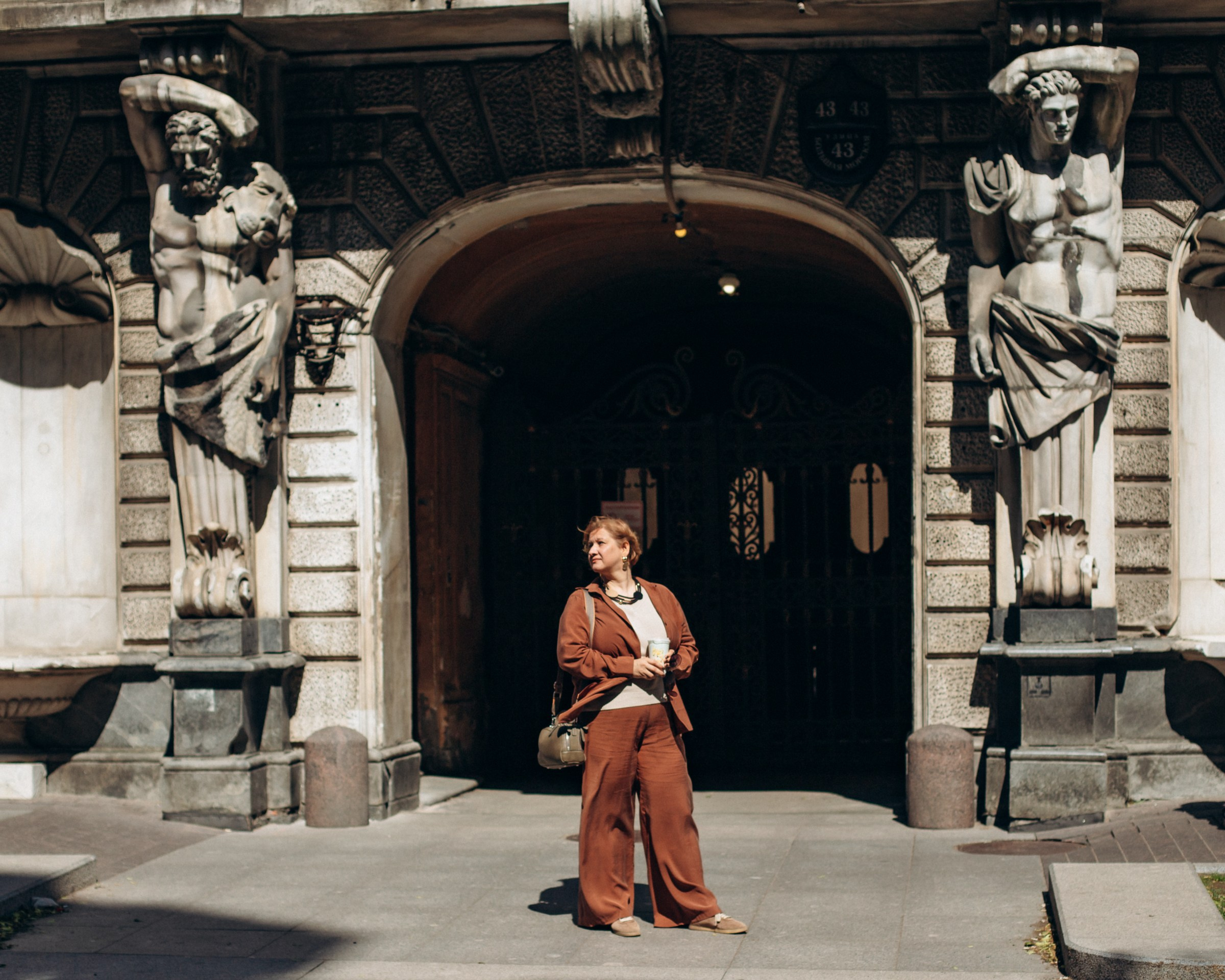 Катерина в июне. Фотопрогулка в Петербурге. Индивидуальный и семейный фотограф в Санкт-Петербурге