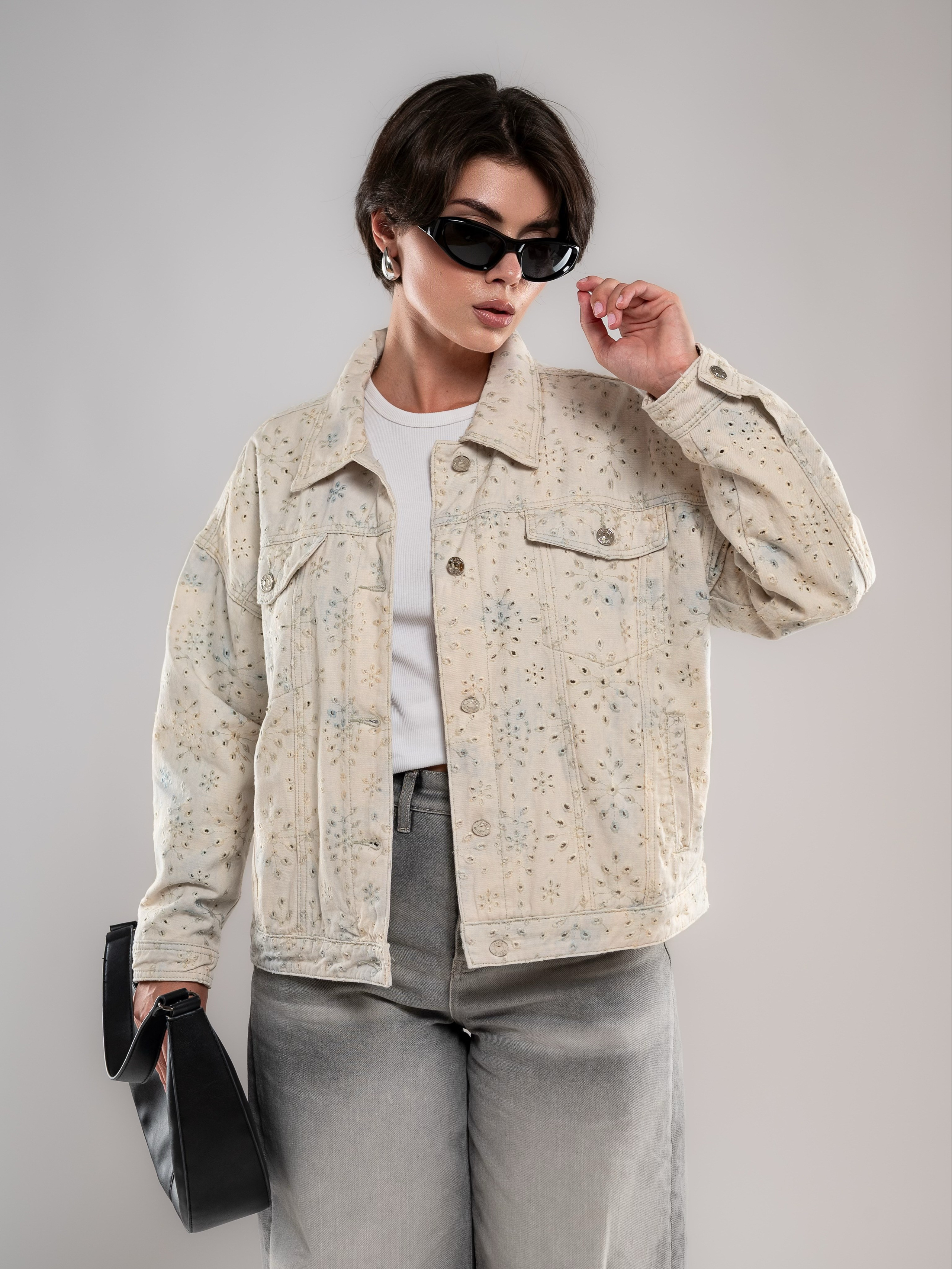 Джинсовые куртки на 2х моделях. Предметный фотограф, фото для маркетплейсов Пятигорск, КМВ