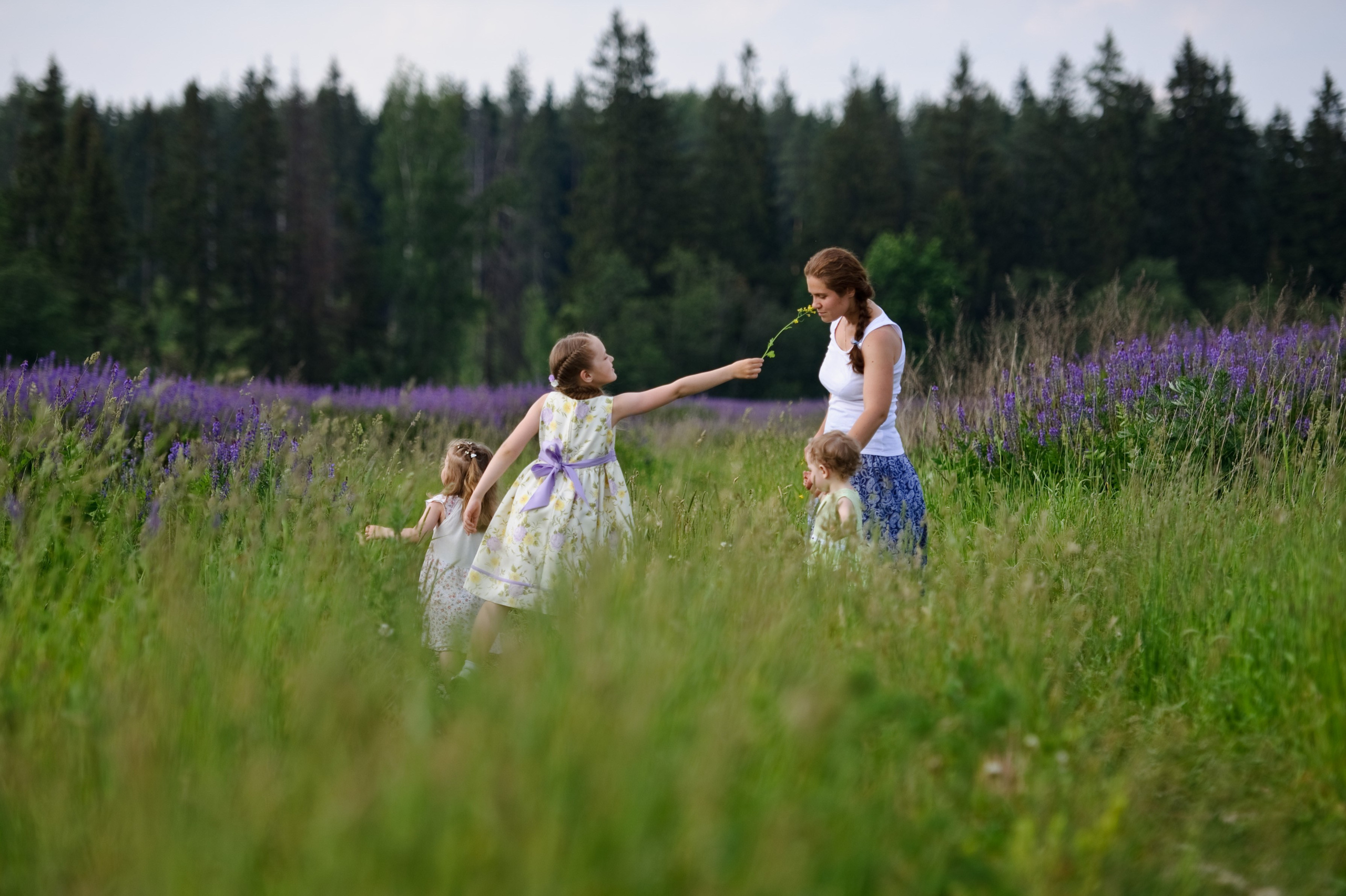 Лилия, Дарина, Элина и Владислава. Мама и дочки. Прогулка, Зеленоград. Семейный фотограф Анна Дубовская