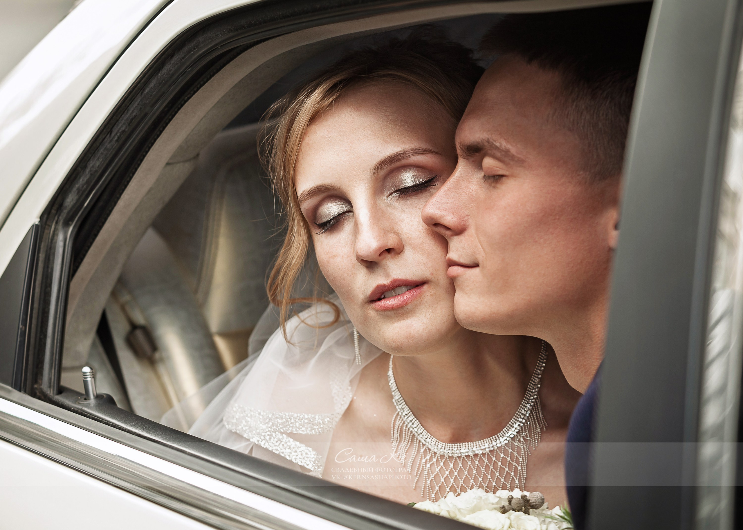 Волшебная фотосессия А&О около Оперного театра. Свадебный, семейный и event фотограф в Новосибирске и Новосибирской области Саша Кё