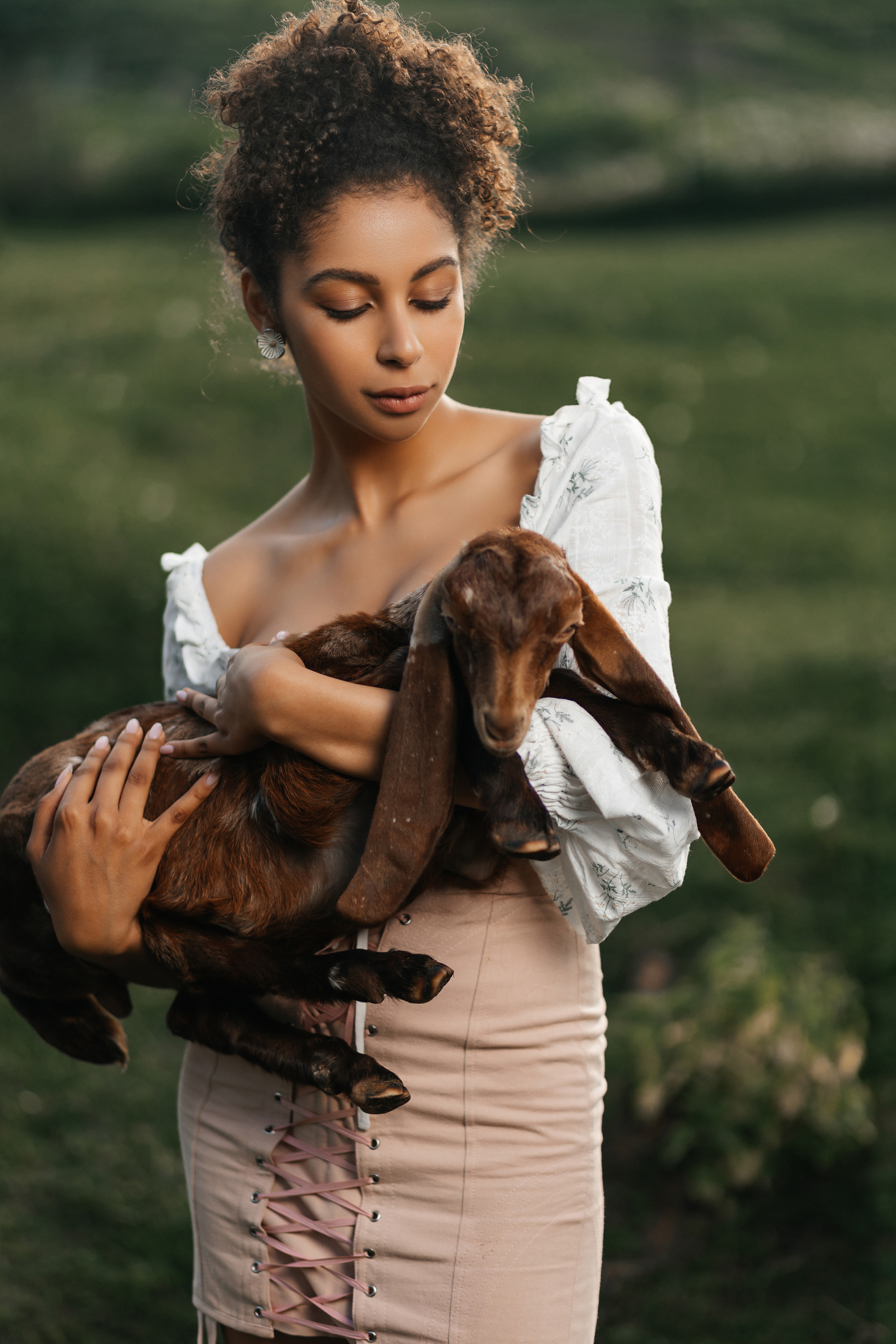 Амалия (съемка с козлёнком). Фотограф Наталия Федосова, г. Москва. TG и Instagram @nataliya_raw