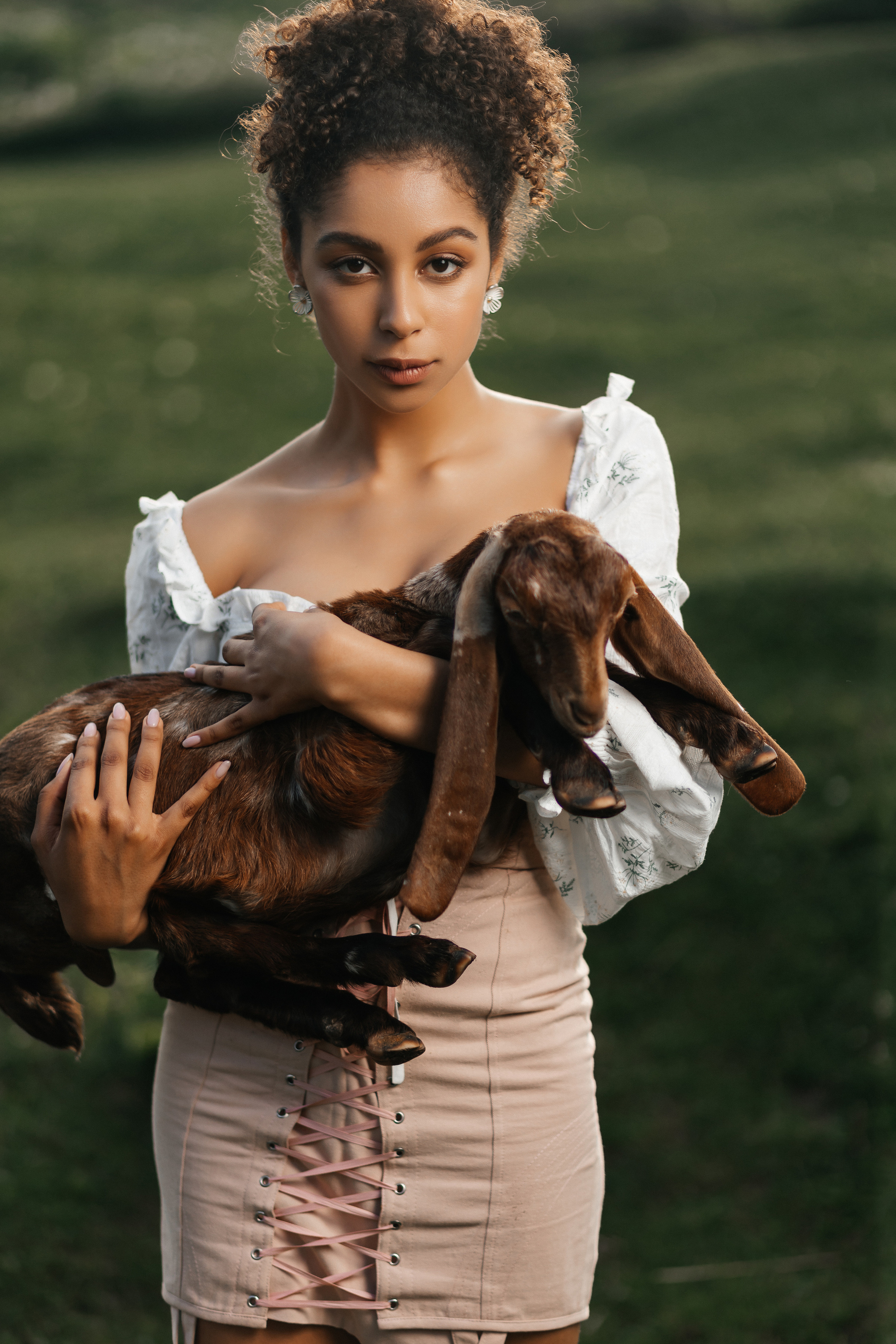 Амалия (съемка с козлёнком). Фотограф Наталия Федосова, г. Москва. TG и Instagram @nataliya_raw