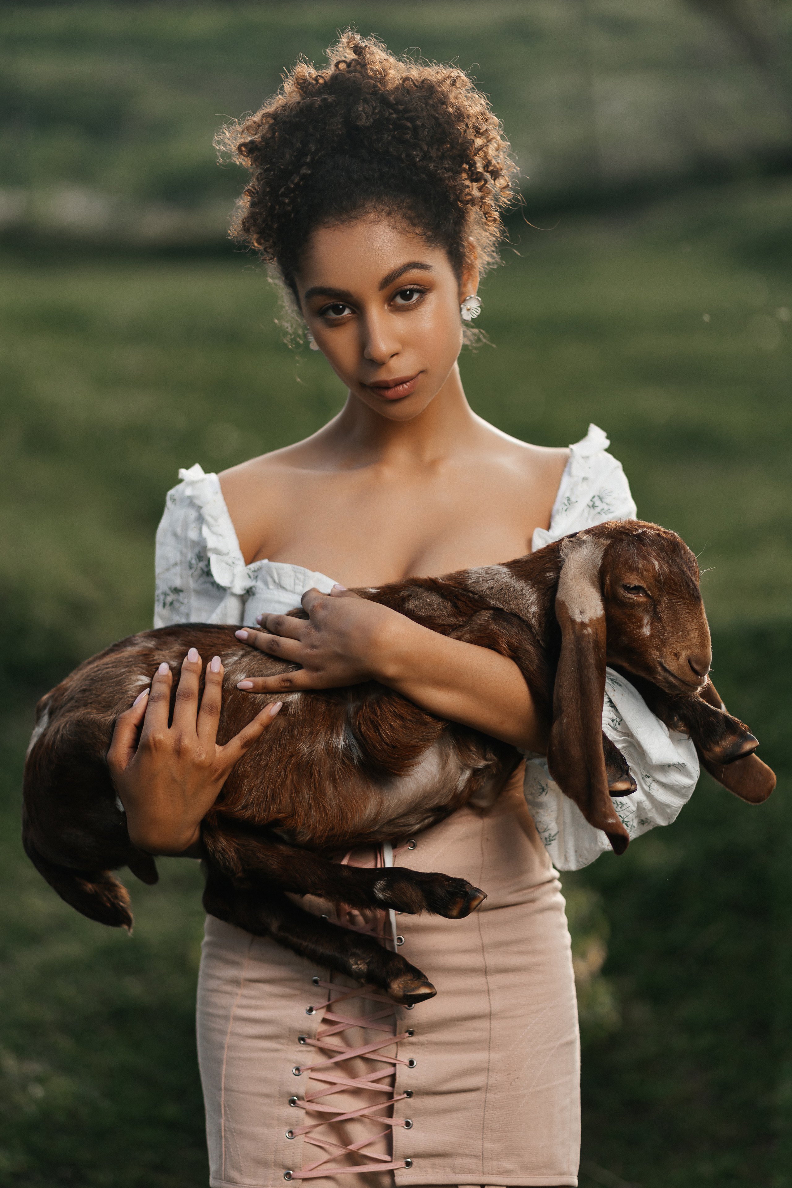 Амалия (съемка с козлёнком). Фотограф Наталия Федосова, г. Москва. TG и Instagram @nataliya_raw