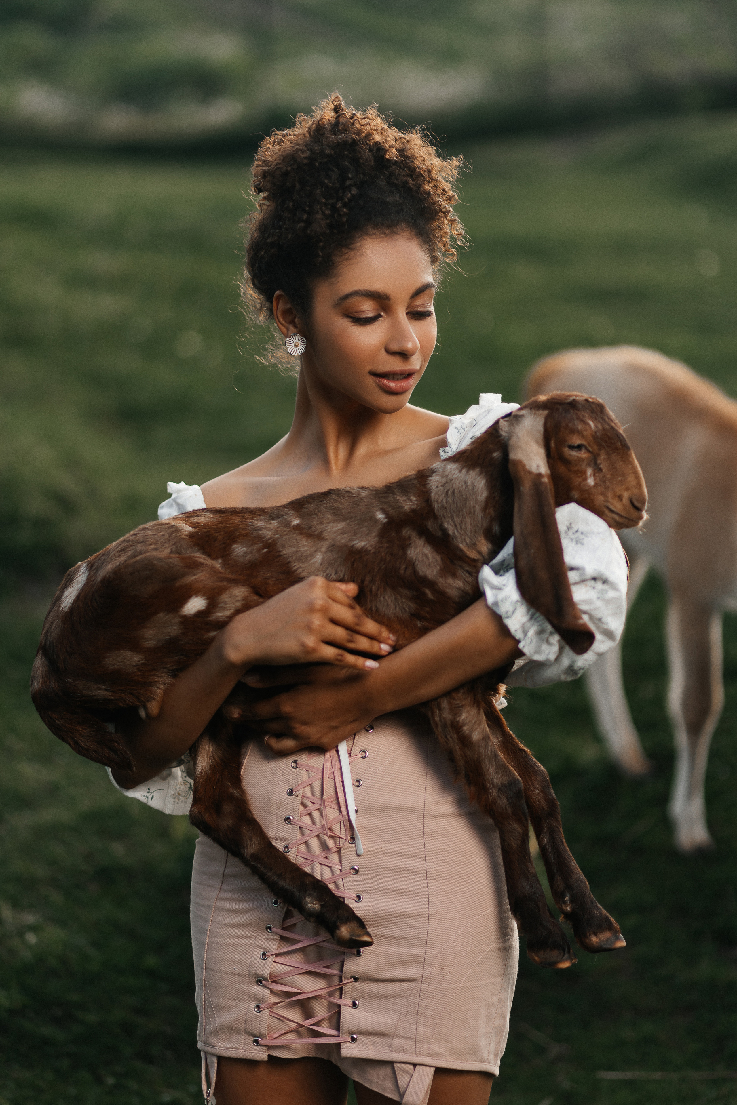 Амалия (съемка с козлёнком). Фотограф Наталия Федосова, г. Москва. TG и Instagram @nataliya_raw
