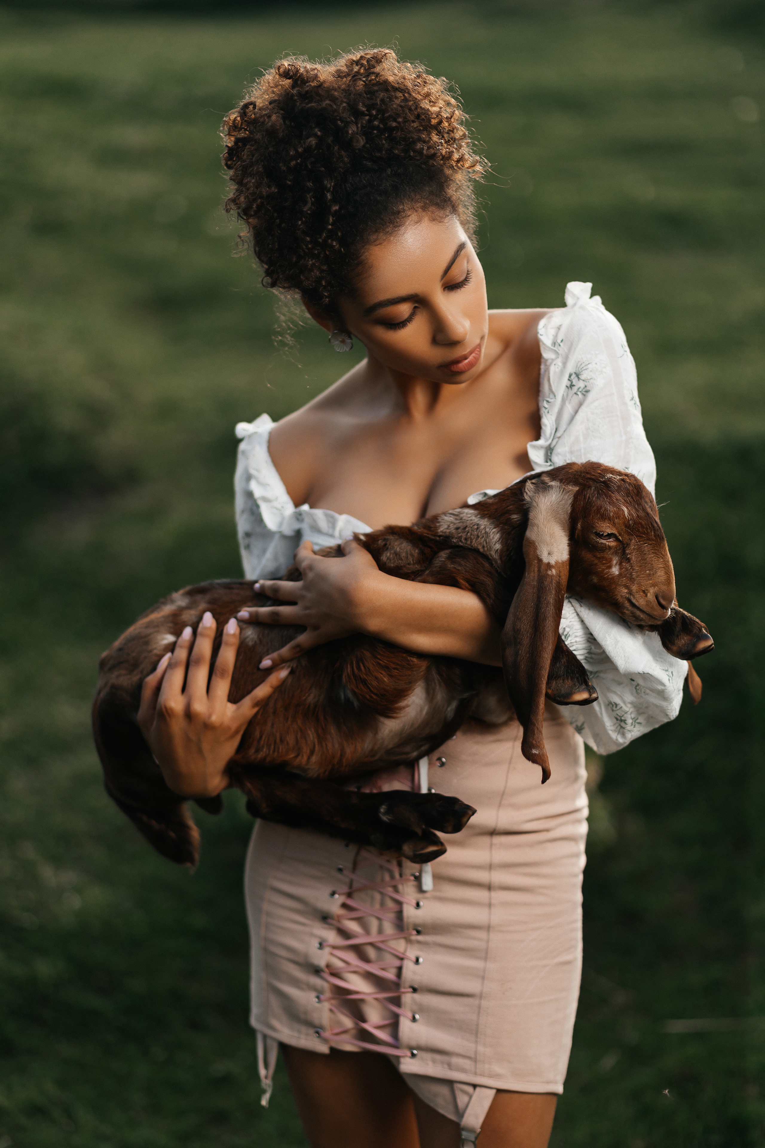 Амалия (съемка с козлёнком). Фотограф Наталия Федосова, г. Москва. TG и Instagram @nataliya_raw