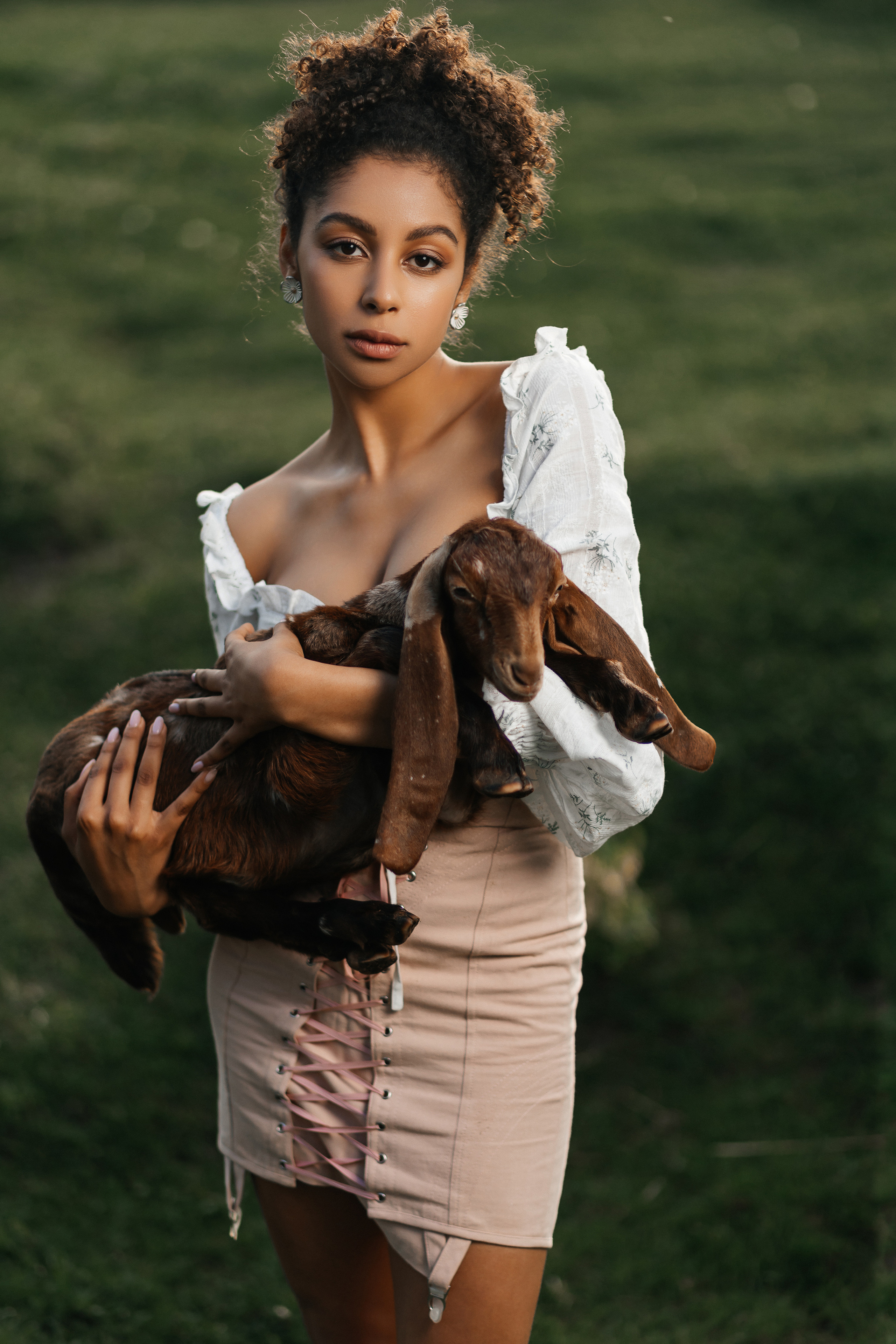 Амалия (съемка с козлёнком). Фотограф Наталия Федосова, г. Москва. TG и Instagram @nataliya_raw