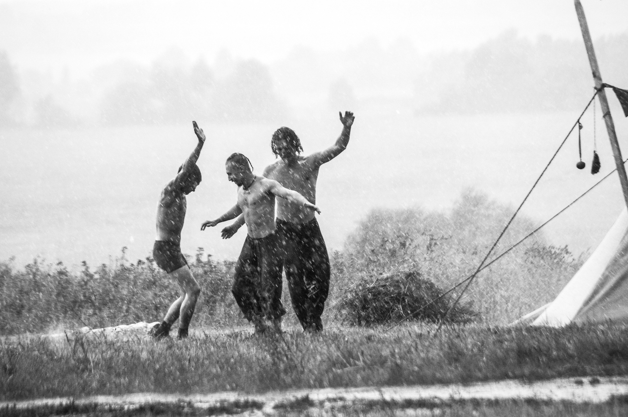 Дождь. Фотостудия Портрет Свадебный и семейный фотограф в Рязани