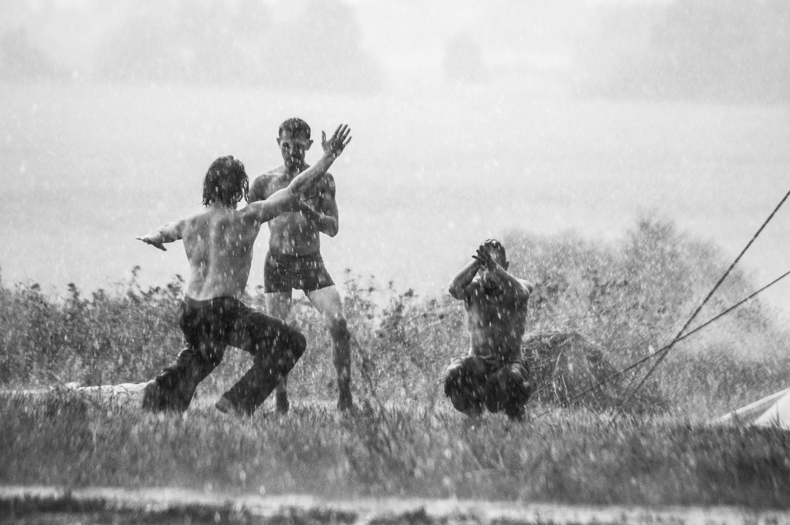 Дождь. Фотостудия Портрет Свадебный и семейный фотограф в Рязани