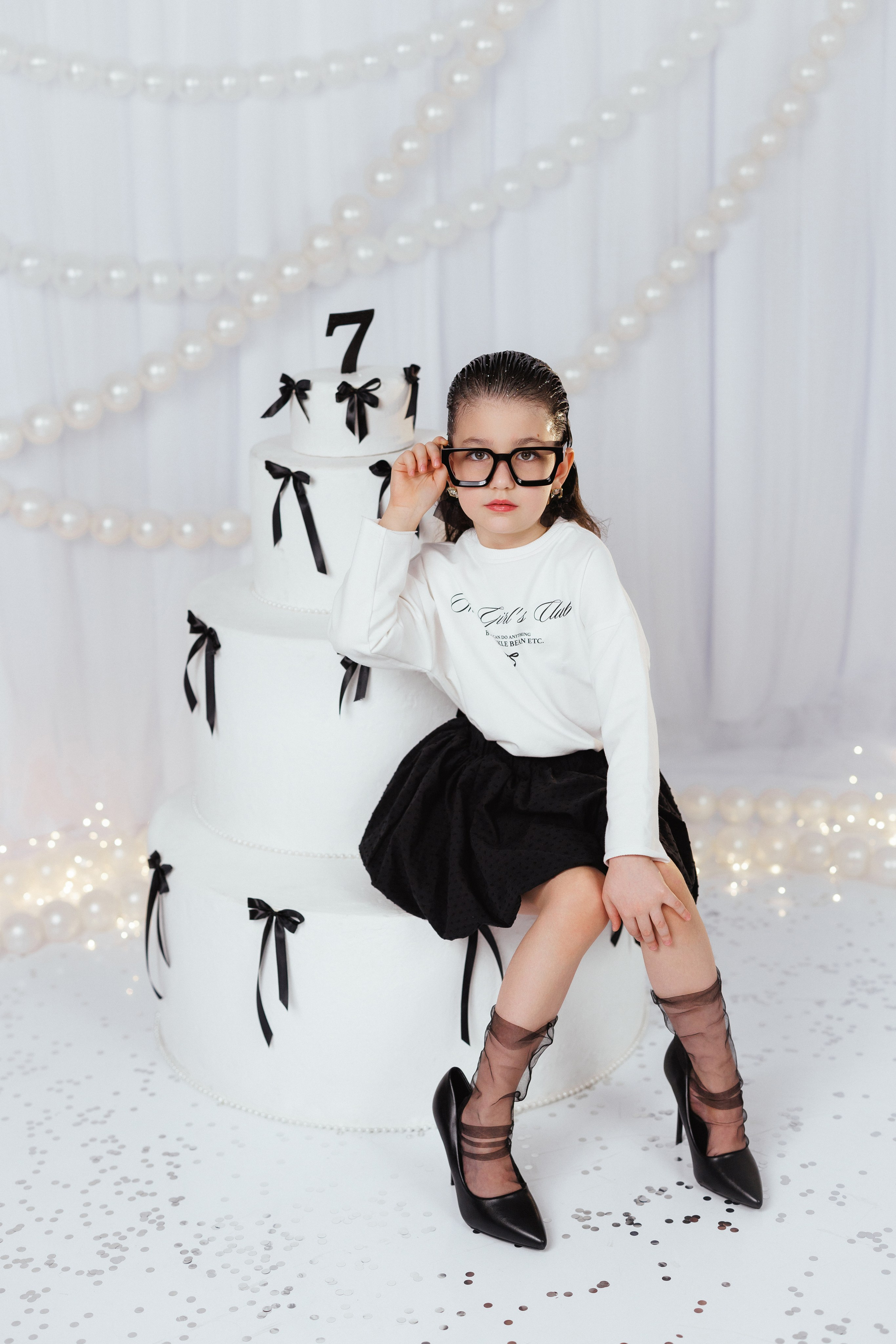 Фотосессия к дню рождения с большим тортом, в детской фотостудии «Антураж», город Краснодар. Семейный и детский фотограф в Краснодаре Анна Трашкова