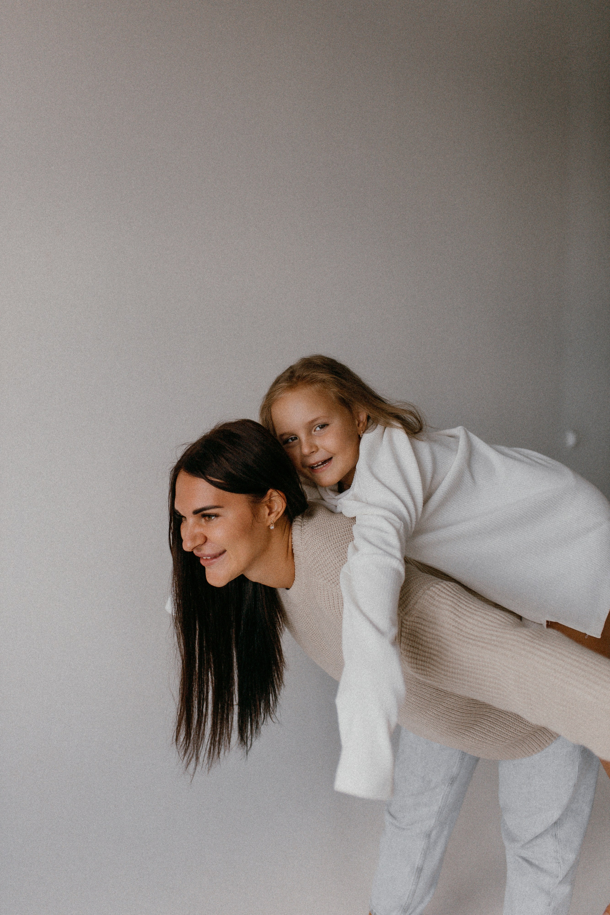 Есения и мама. Семейный фотограф Губкин/Старый Оскол