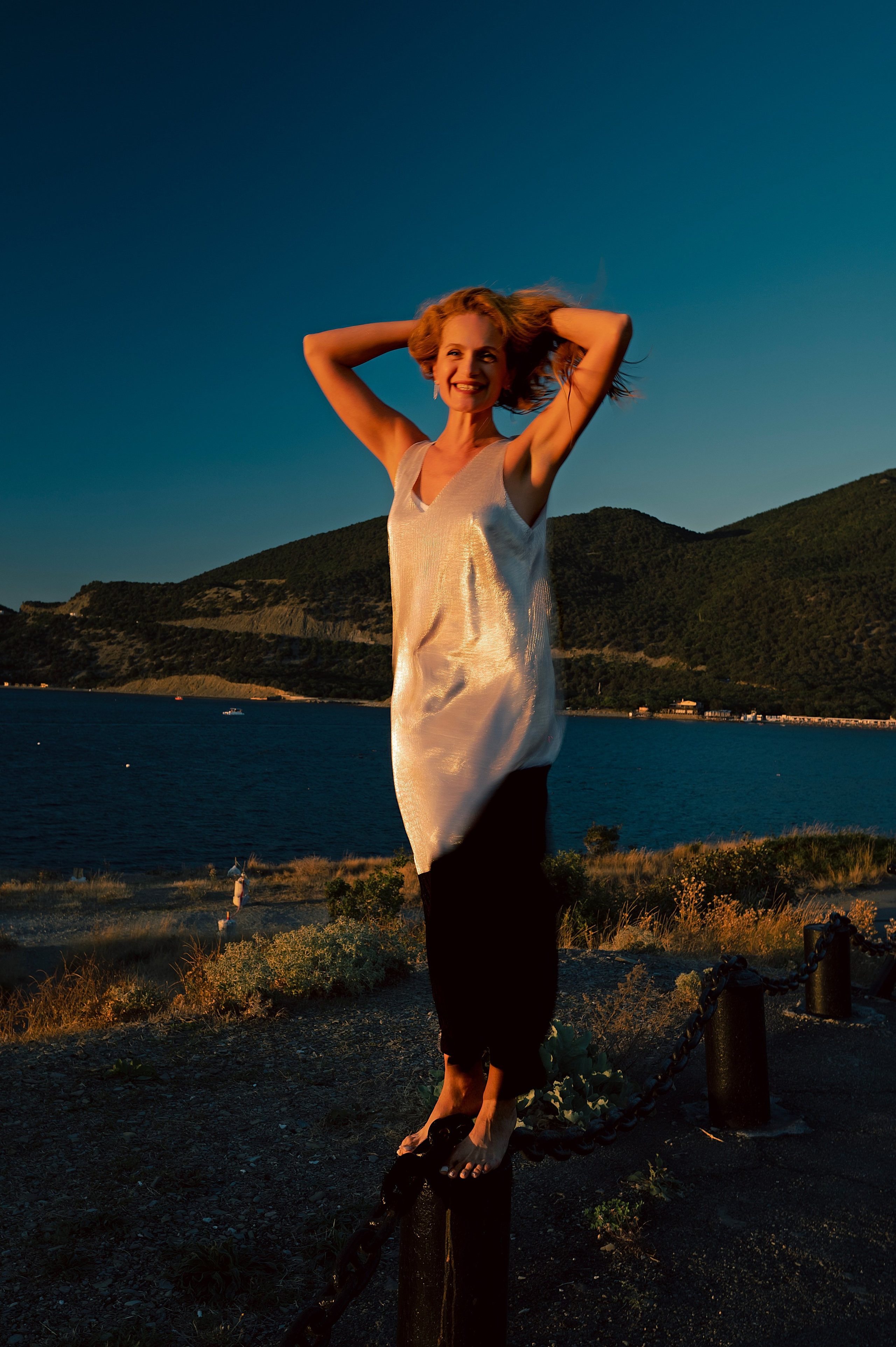 Фотосессия в закатных лучах на Большом Утрише. Портретный фотограф в Краснодаре Евгений Карпов