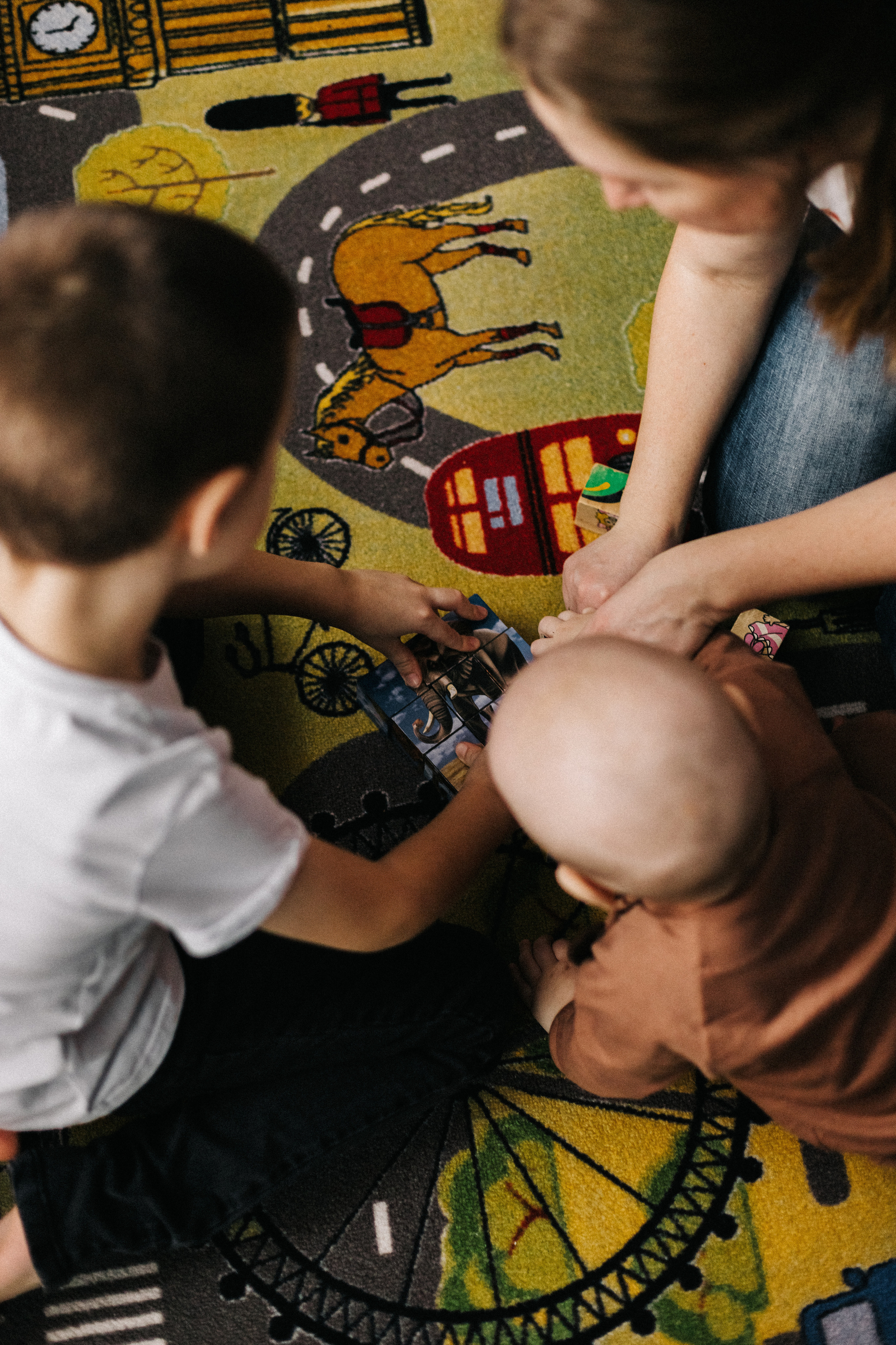 Ирина с сыновьями. Семейный фотограф lifestyle в Новосибирске Елена Шпилевая