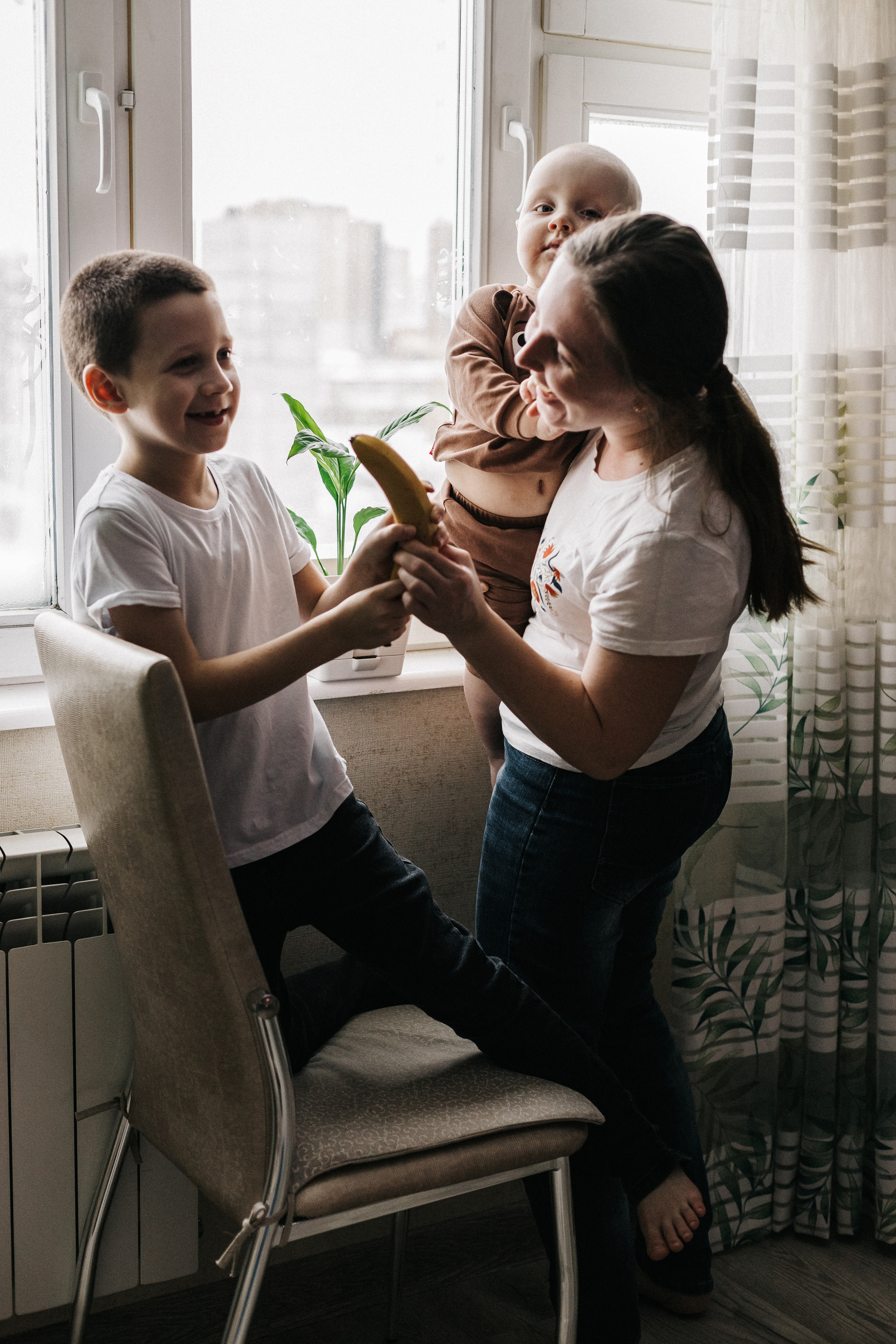 Ирина с сыновьями. Семейный фотограф lifestyle в Новосибирске Елена Шпилевая