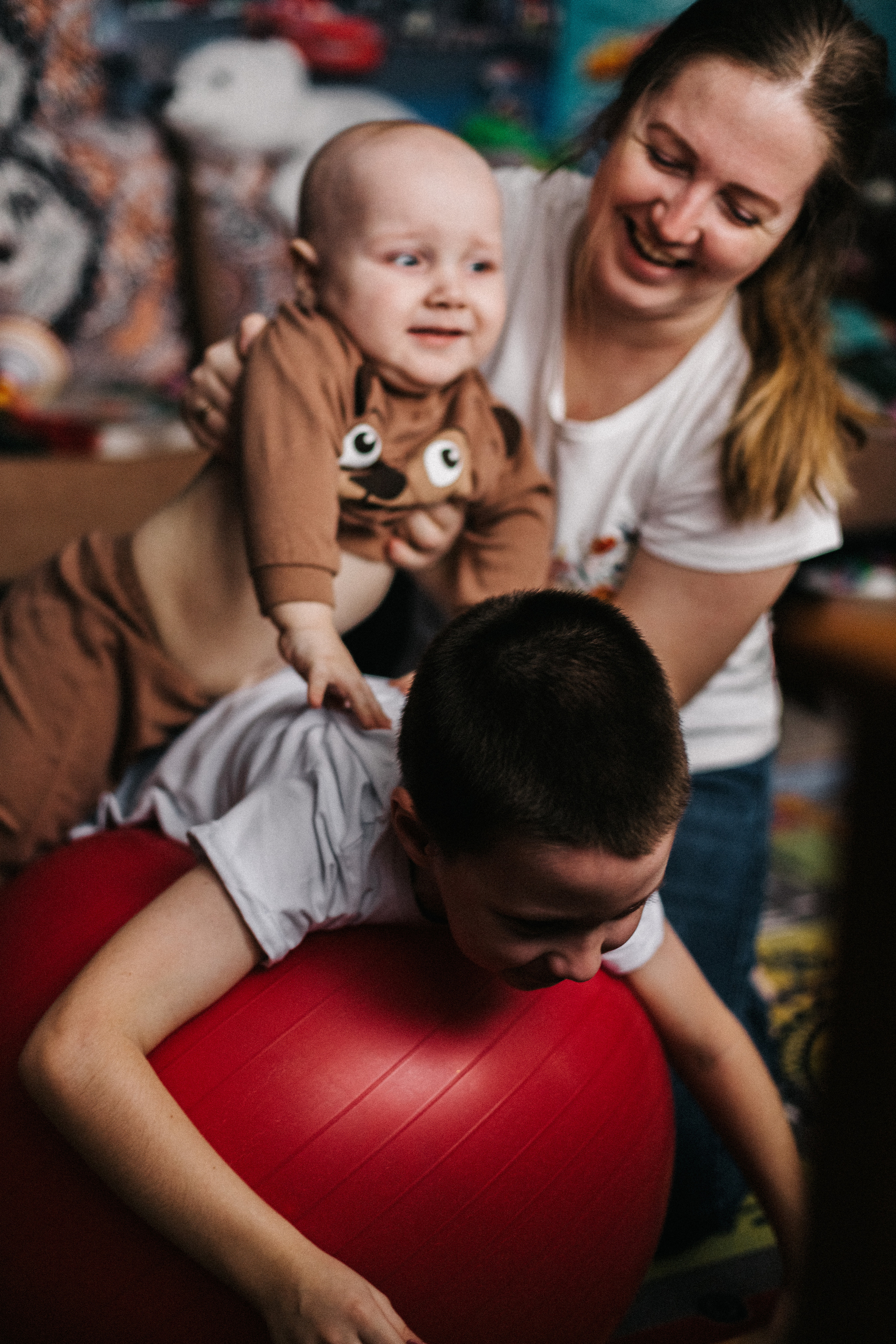 Ирина с сыновьями. Семейный фотограф lifestyle в Новосибирске Елена Шпилевая
