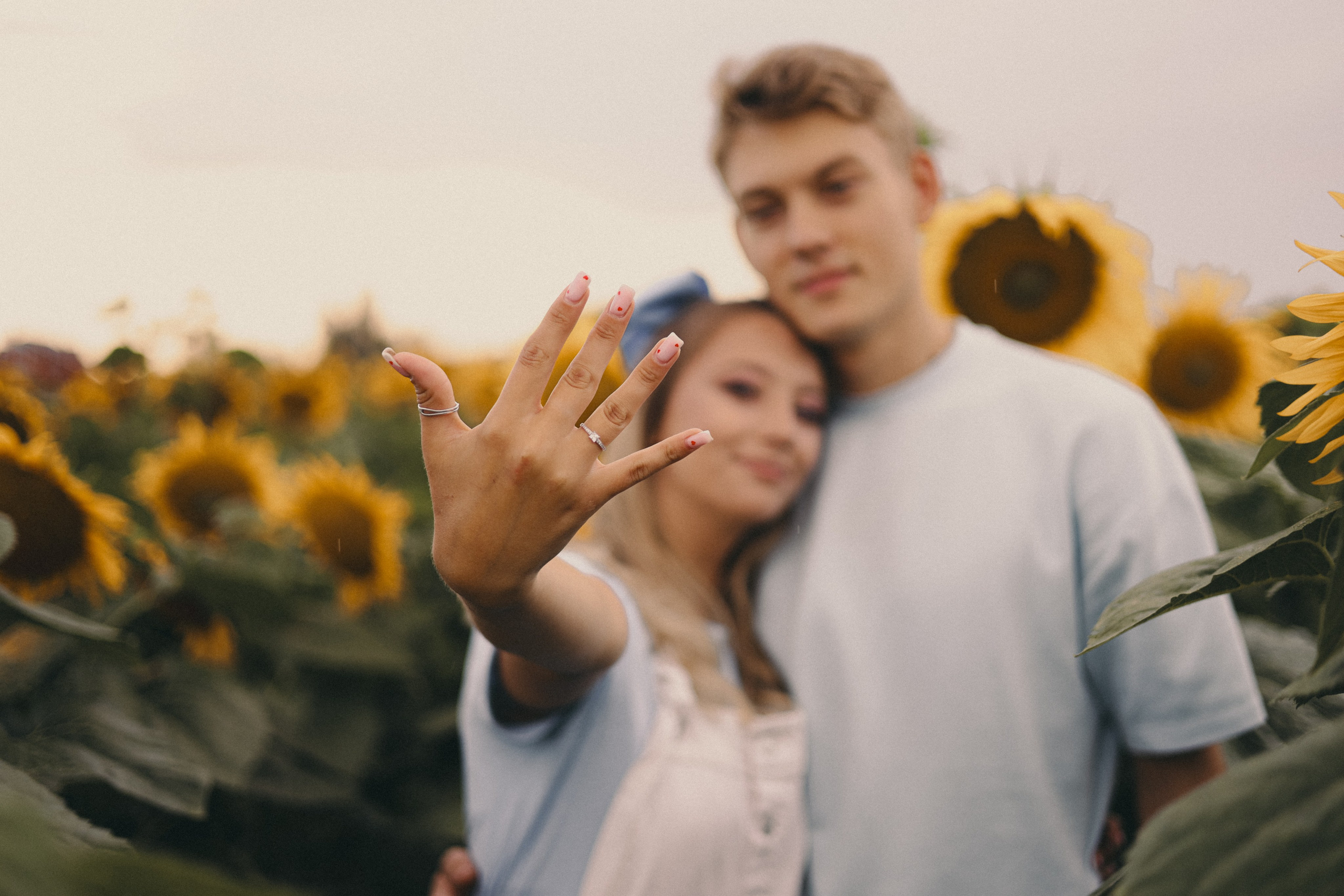 Михаил и Валерия | Подсолнухи. Фотограф Мария Лаенко