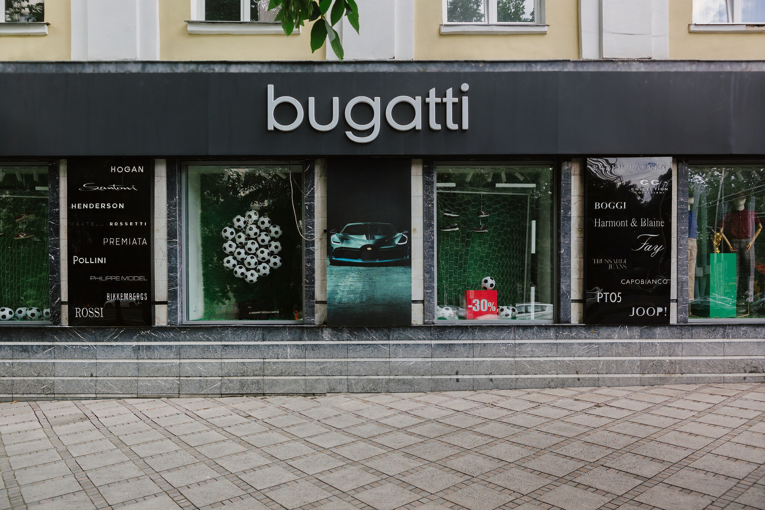 Интерьер бутика Bugatti. Профессиональная съемка в Алматы