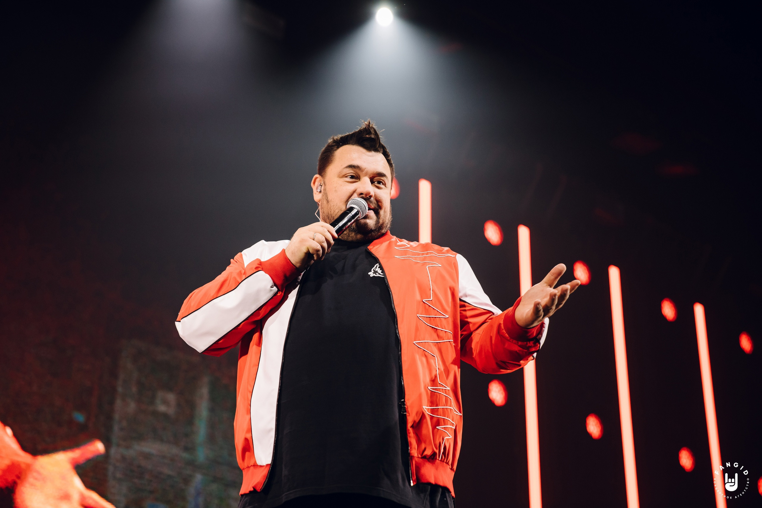 Руки вверх. Сергей Петруша. Фотограф