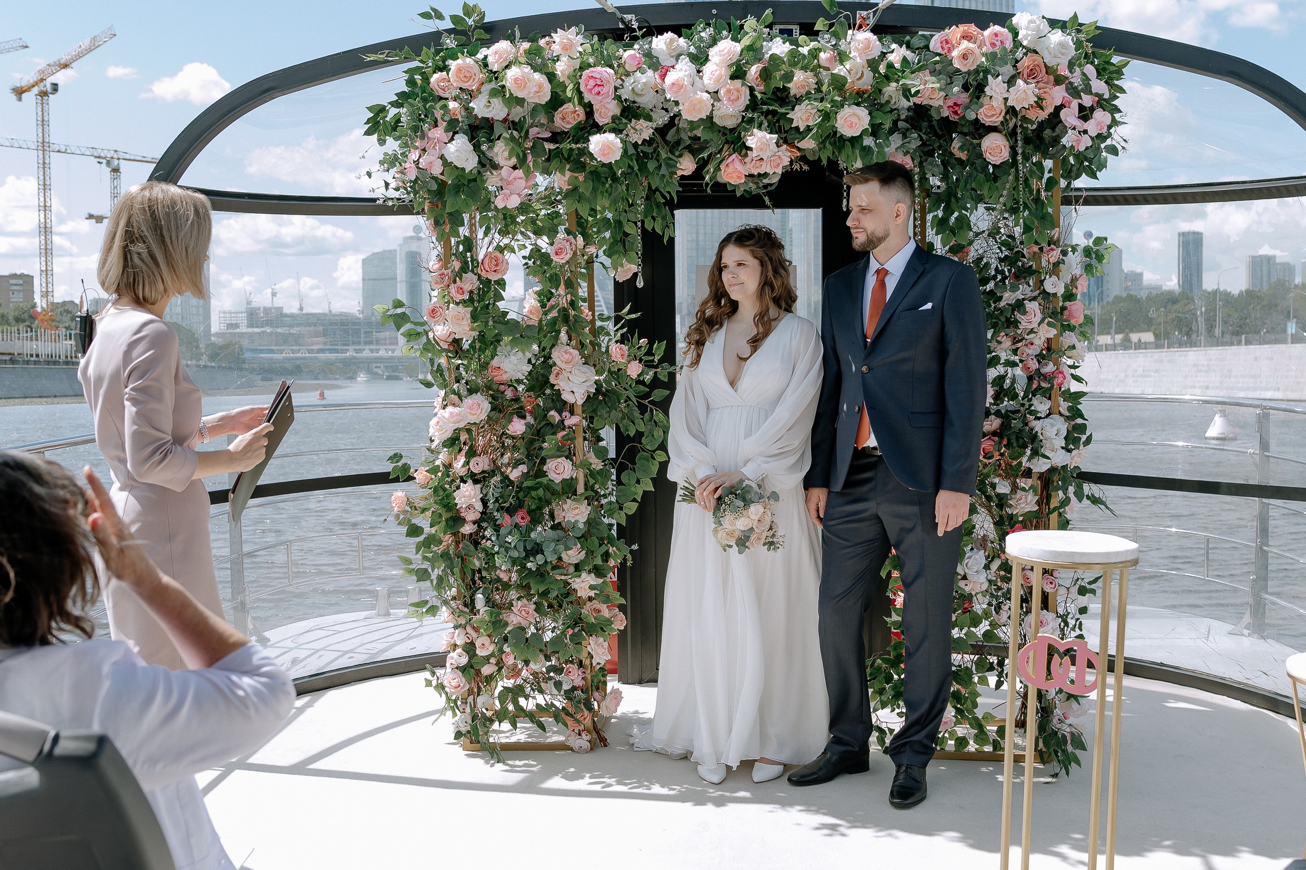 Регистрация брака и фотосессия на теплоходе флотилии Рэдиссон Ройал. Свадебный фотограф Москва — Сергей и Татьяна