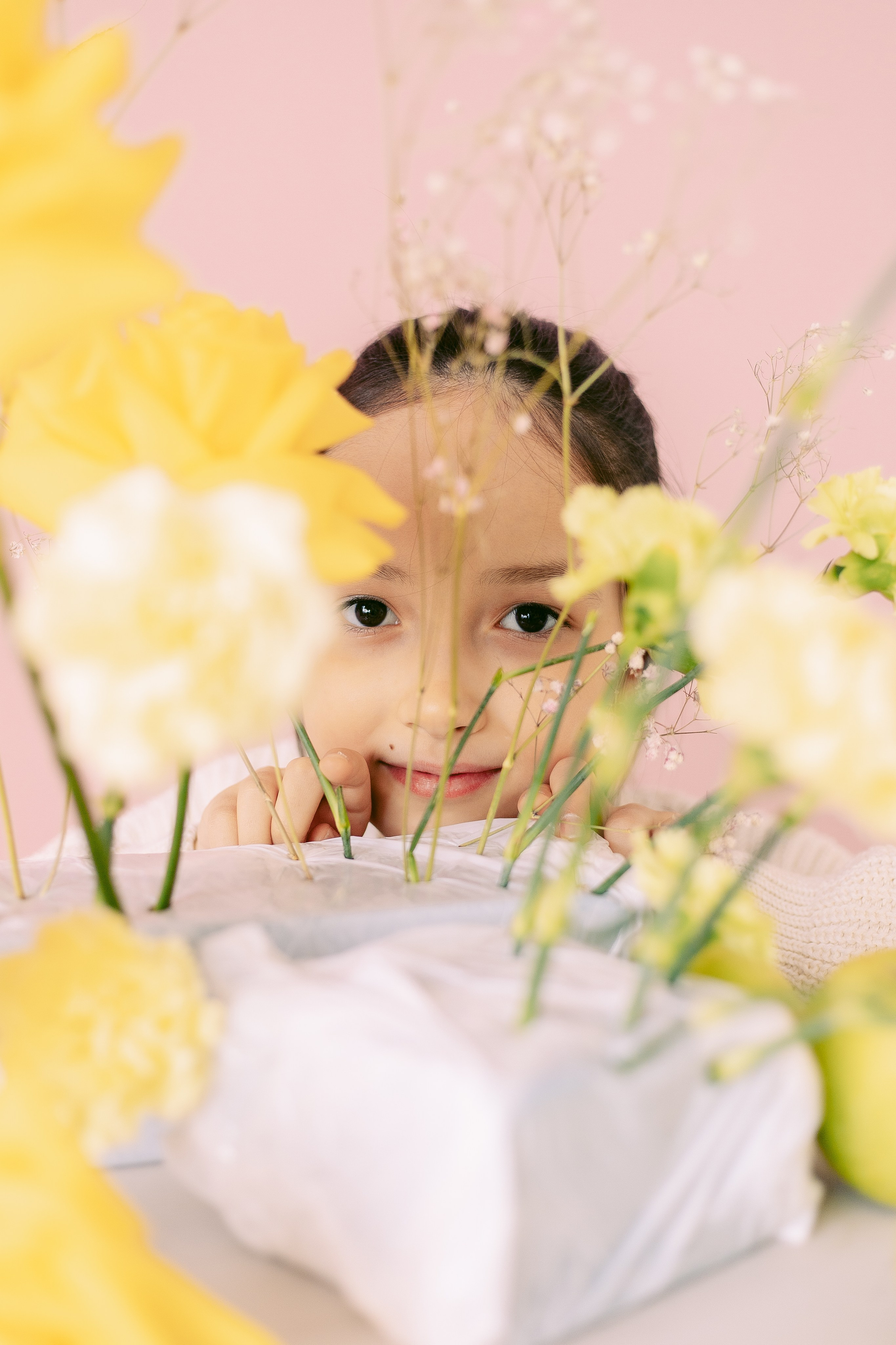 Семейная фотосессия с живыми цветами в фотостудии Zapad. Фотограф в Санкт-Петербурге, Анна Скворцова