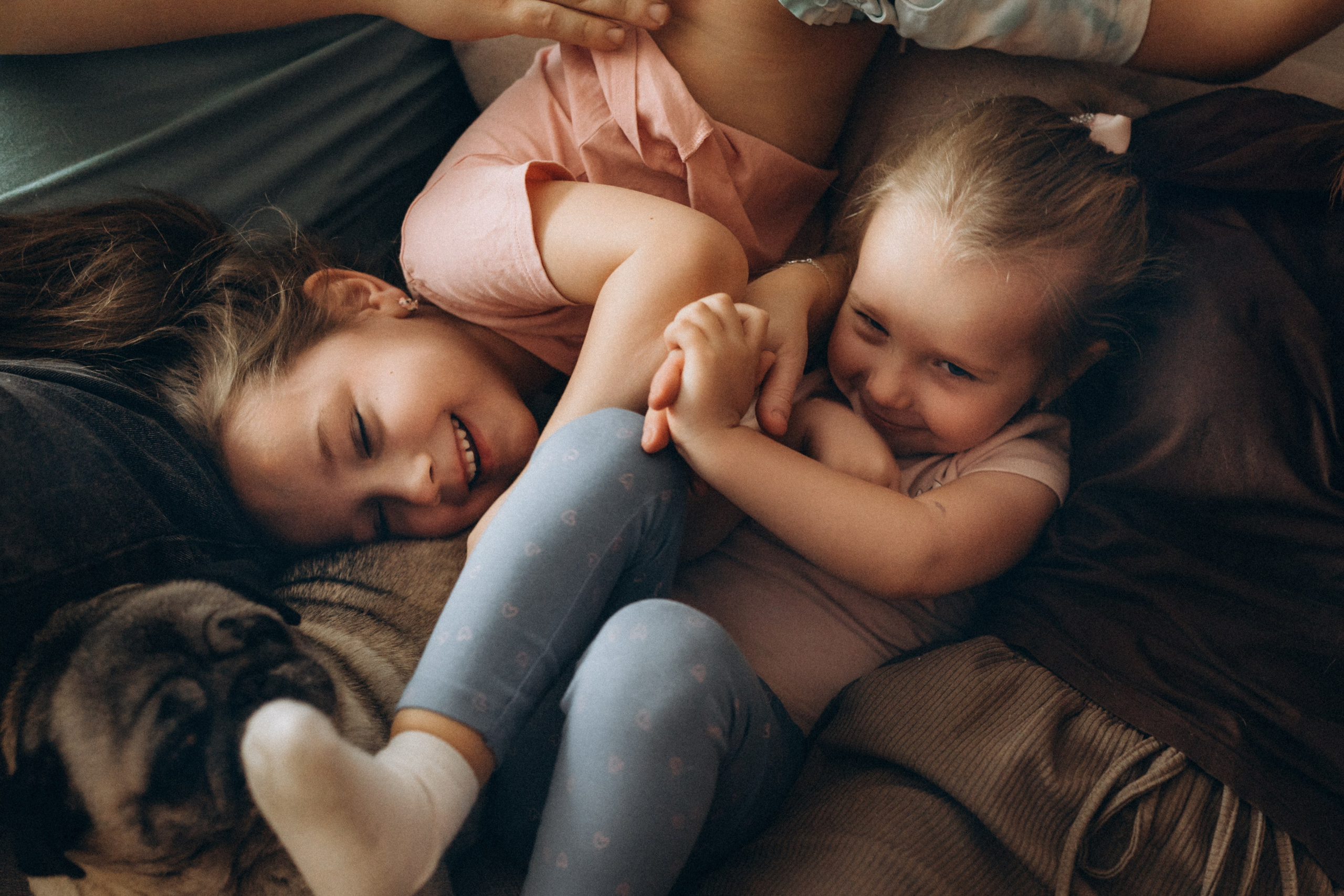 Уютная домашняя фотосессия Любы Димы Веры и Алины. Детский, семейный и ньюборн фотограф в Москве Юлия Шуарт