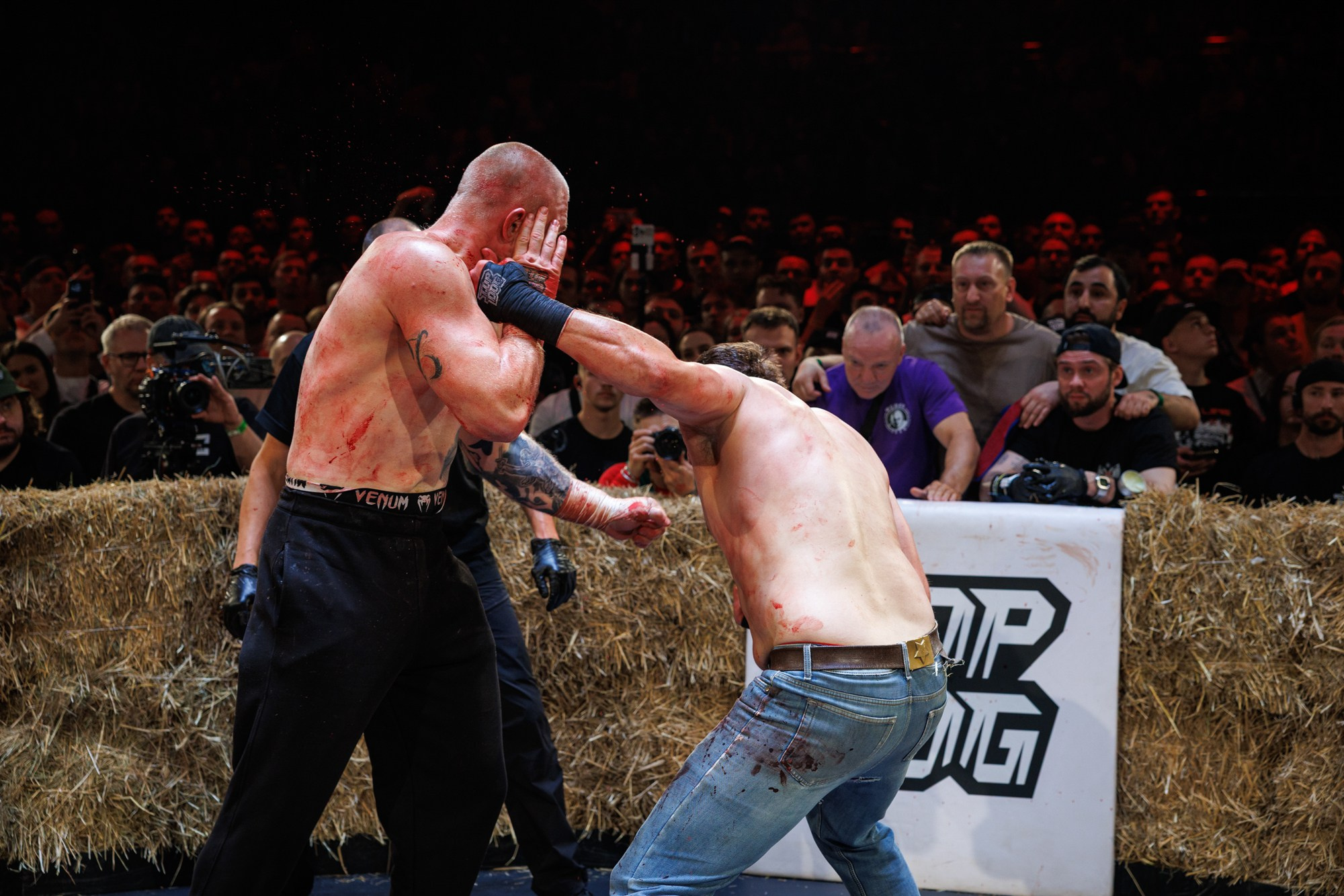 Бои Top Dog. Репортажный и предметный Фотограф в Москве