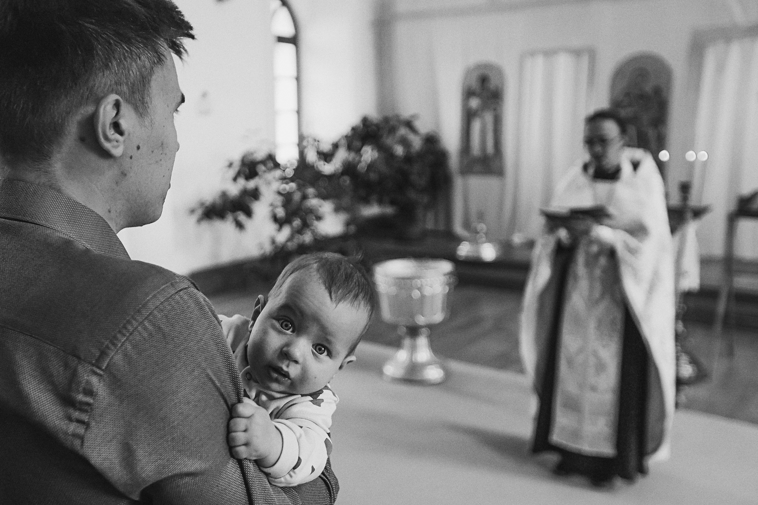 Крещение церковь около моста влюбленных. Семейный фотограф Тюмень, фотограф на роды Салмина Мария