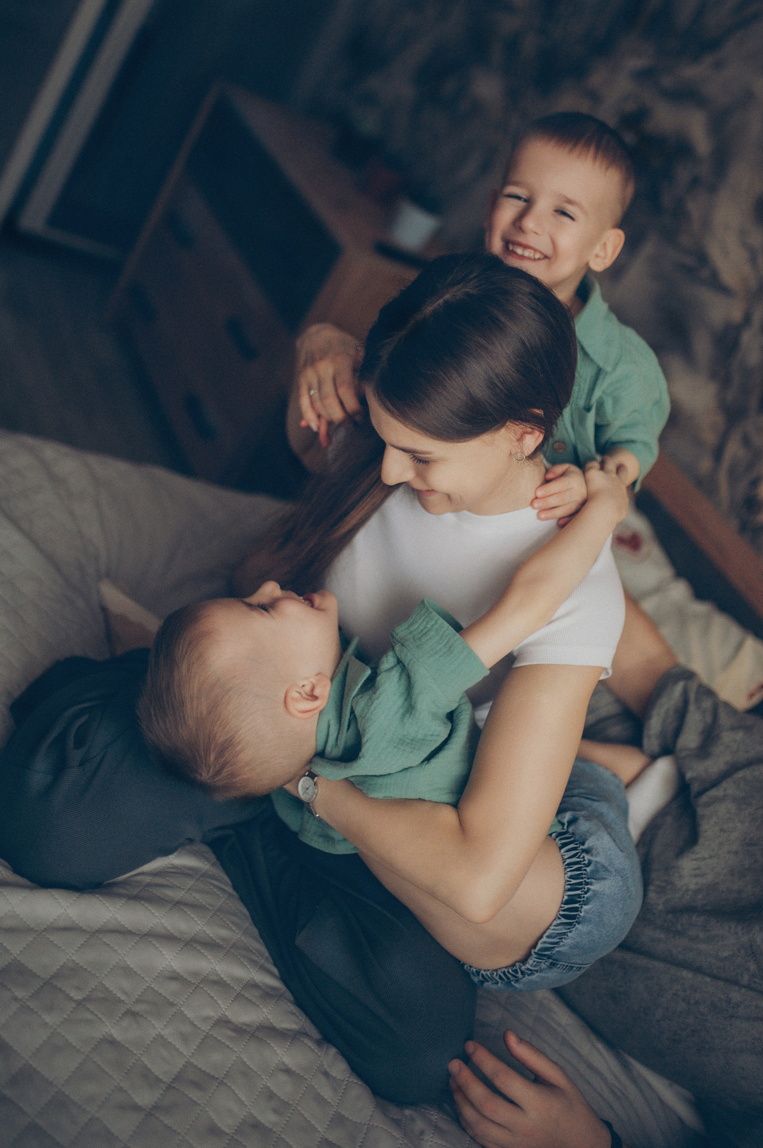 Миша и Тимофей (новогодняя домашняя). Фотограф, г. Лесной Свердловской области