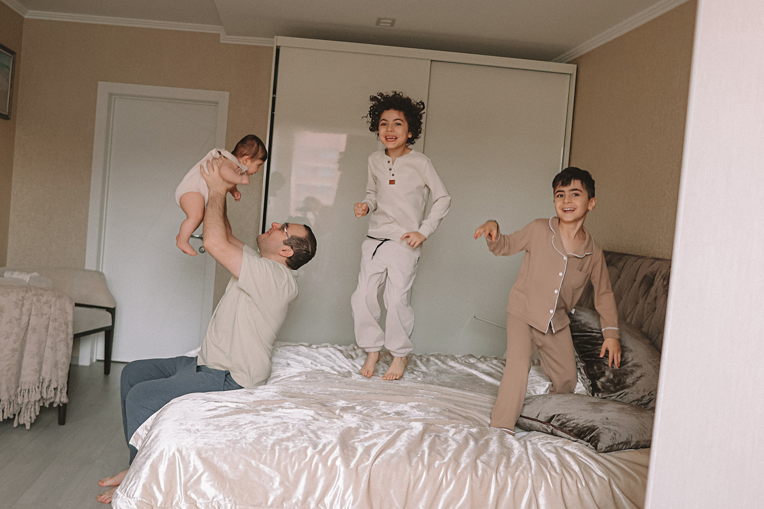 С малышкой. Семейный фотограф Тюмень, фотограф на роды Салмина Мария