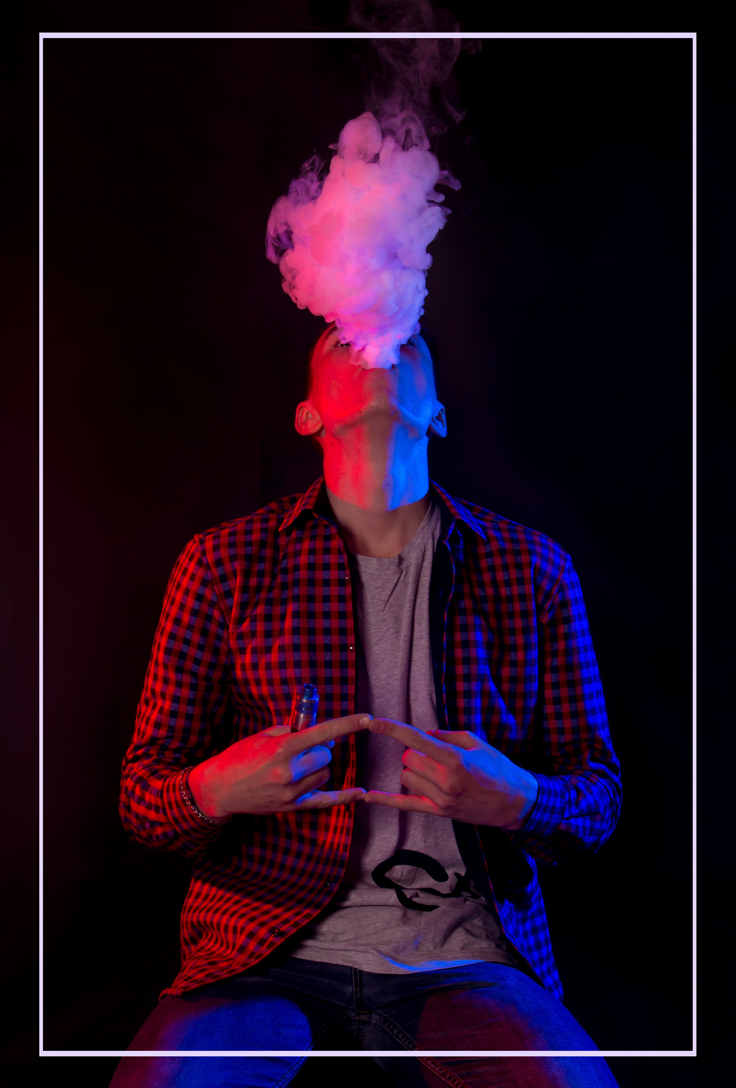 Мужской портрет и дым. Фотограф Наталья Матвеева