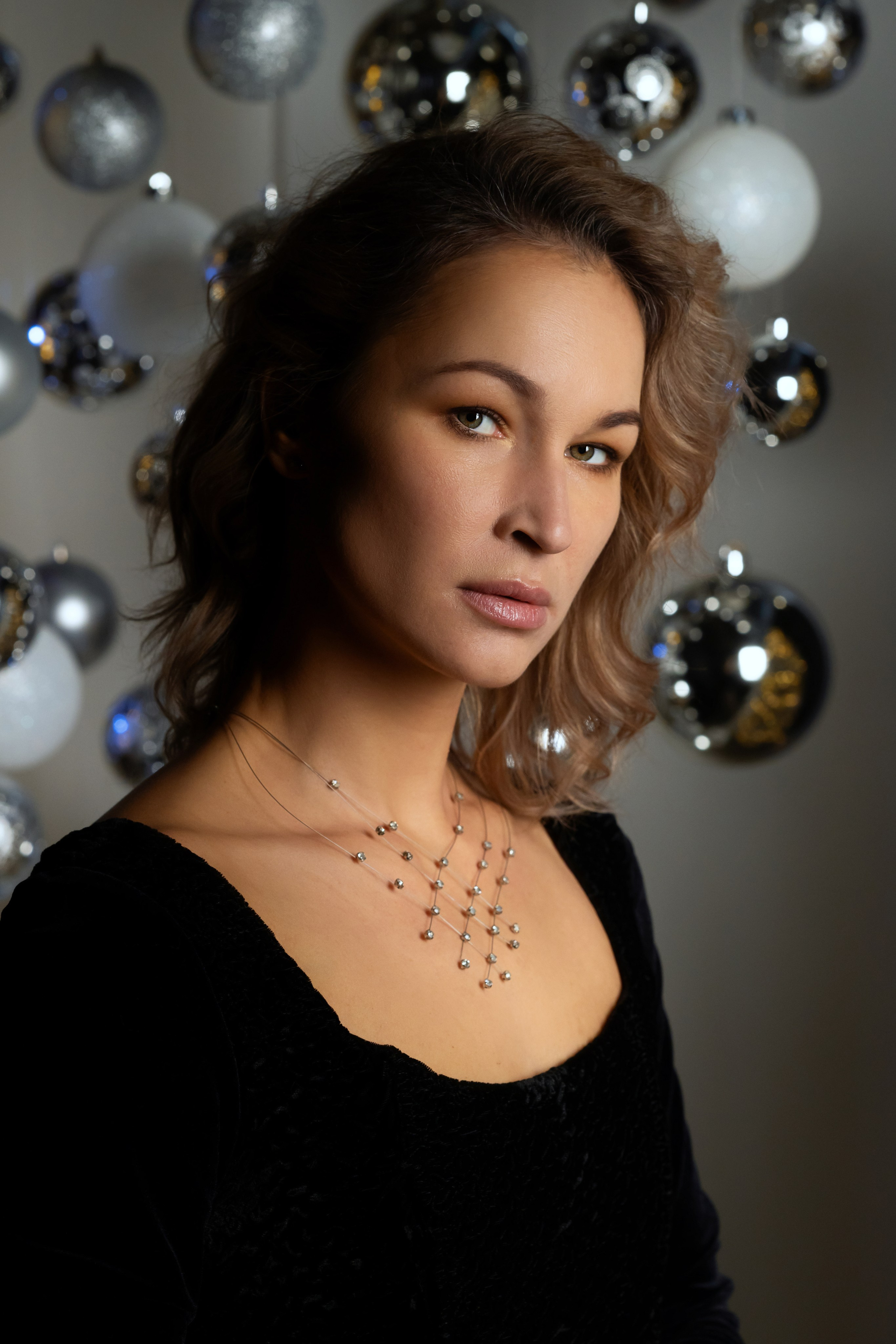 Новогодняя фотосессия девушки в студии