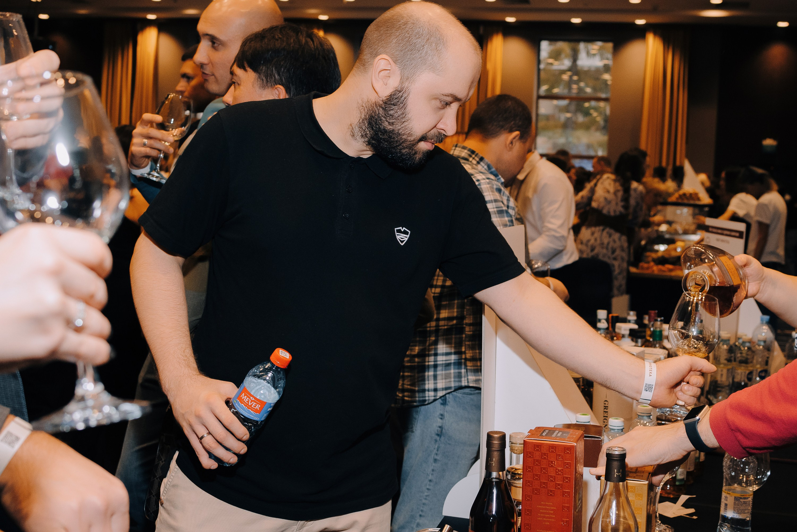 ФЕСТИВАЛЬ ВИНА И КРЕПКИХ НАПИТКОВ МАВТ-ВИНОТЕКА. Репортажный фотограф Зуев Роман г. Челябинск