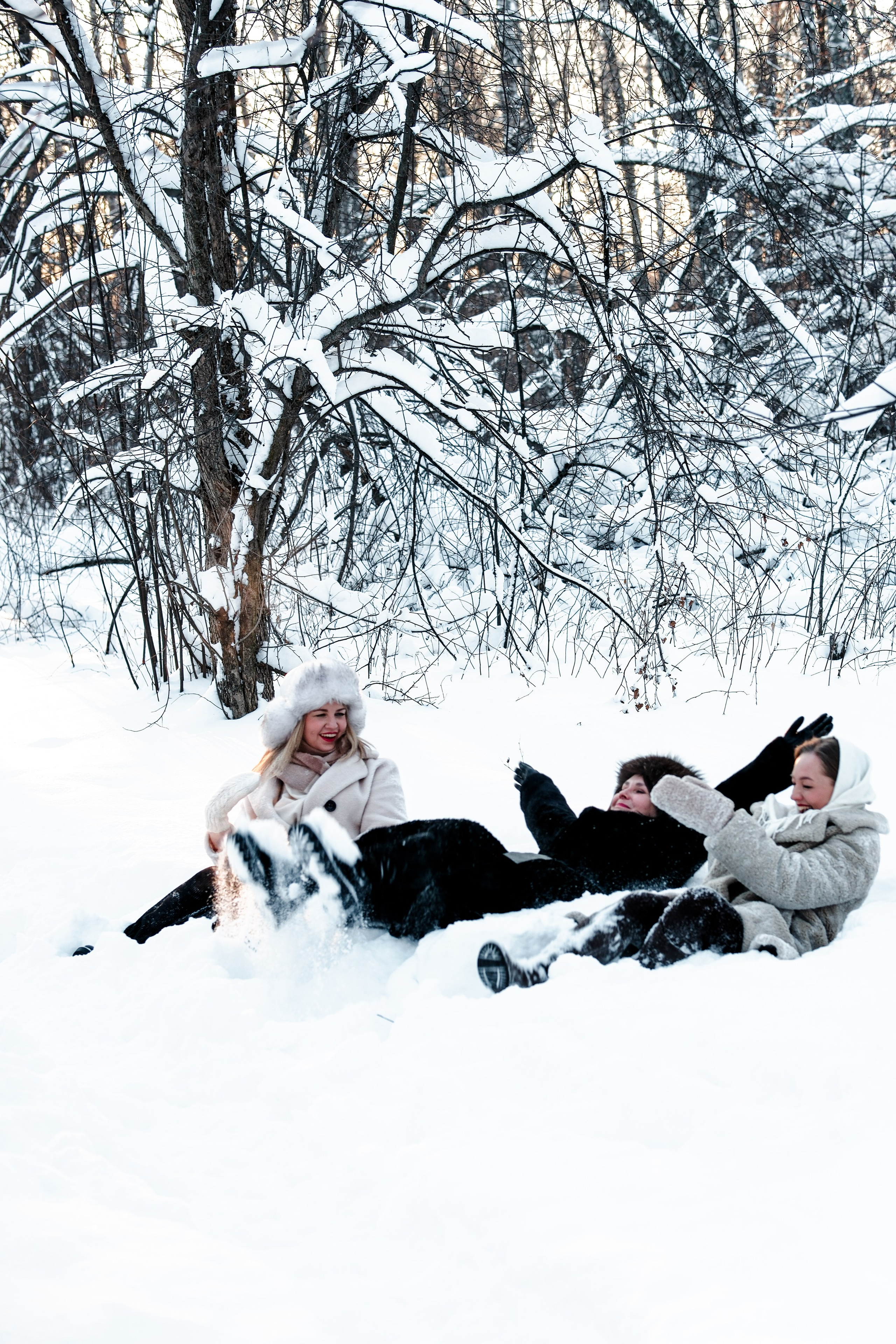 Семейная лесная фотосессия. Съемка фото и видео.