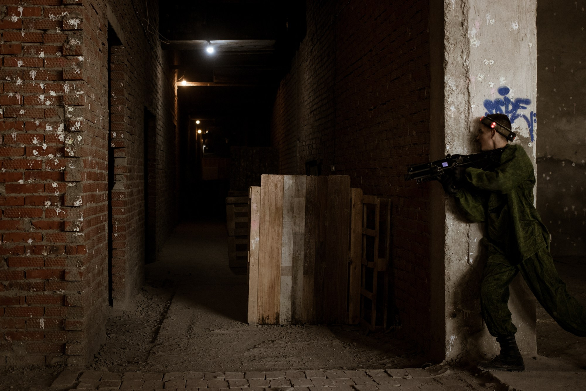 Лазертаг на заводе ЗИП. Репортажный, промышленный и маркетплейс-фотограф Дмитрий Чернат