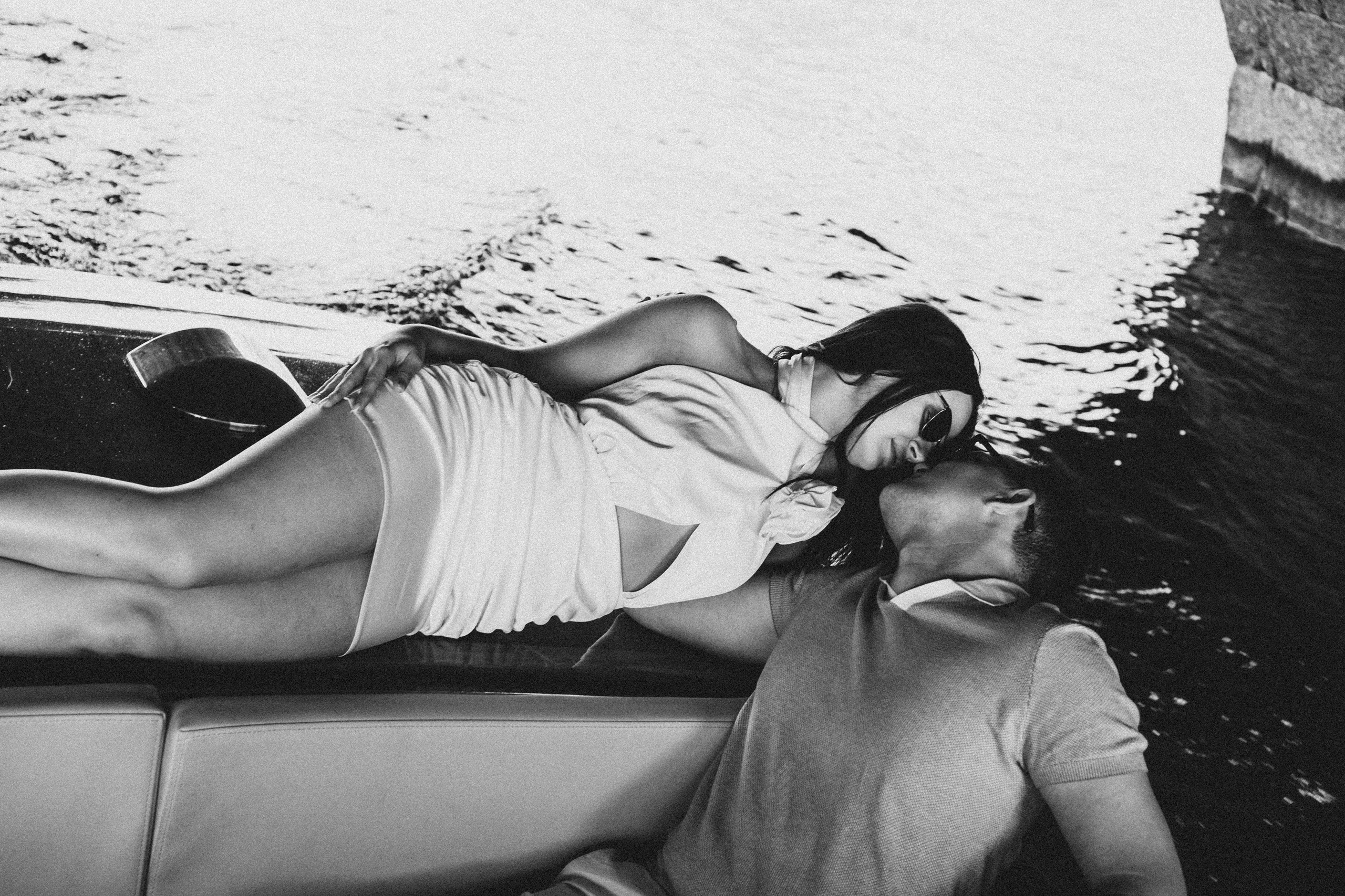 СВАДЕНБНАЯ СЬЕМКА НА КАТЕРЕ ПО КАНАЛАМ САНКТ-ПЕТЕРБУРГА И В АКВАТОРИИ НЕВЫ. Профессиональный фотограф, Санкт-Петербург — Виктория Богомолова