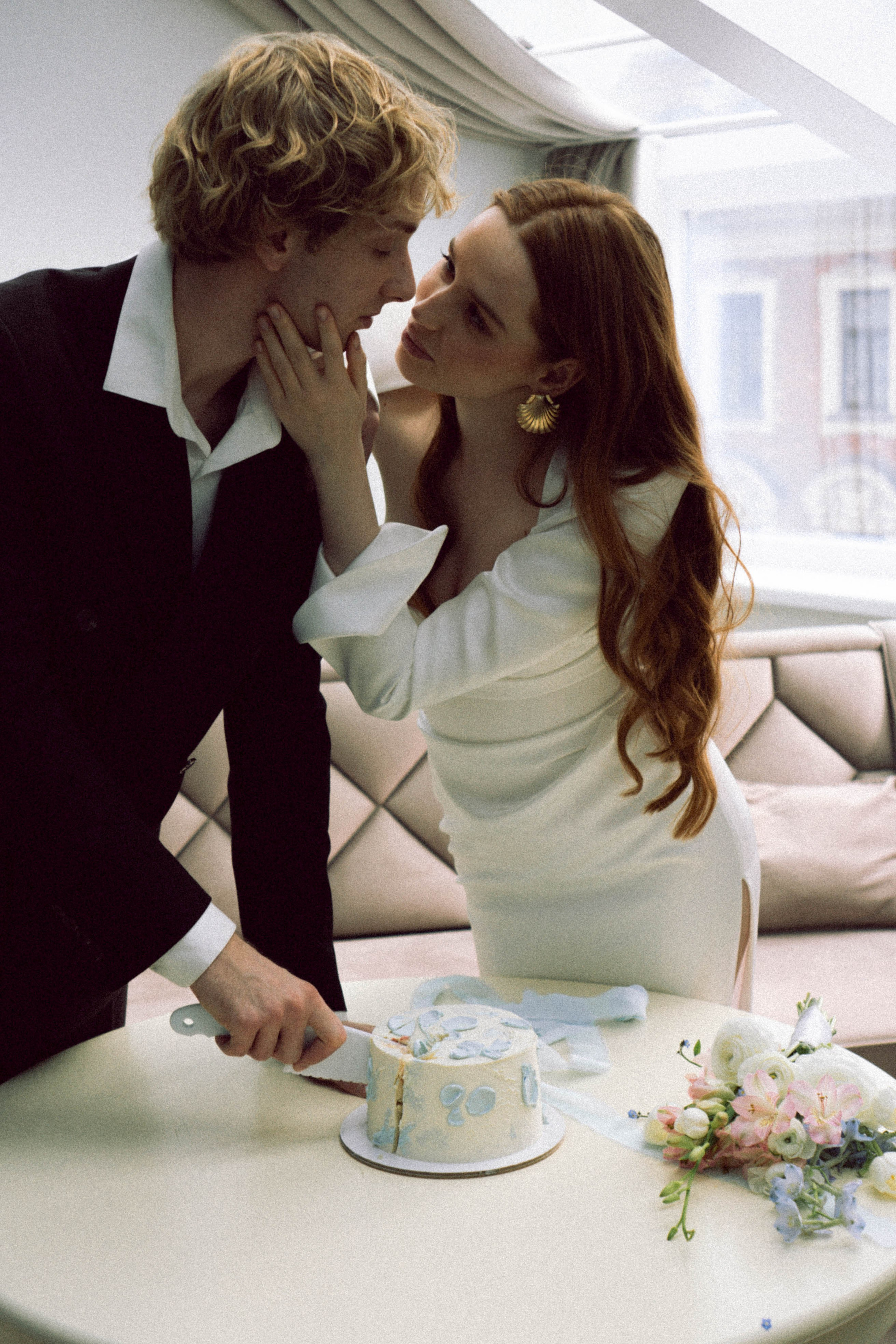 СВАДЕБНАЯ СЬЕМКА В ОТЕЛЕ. СБОРЫ ЖЕНИХА И НЕВЕСТЫ И ТАКЖЕ ТОР И ПОДГОТОВКА К ПРОГУЛКЕ. Профессиональный фотограф, Санкт-Петербург — Виктория Богомолова