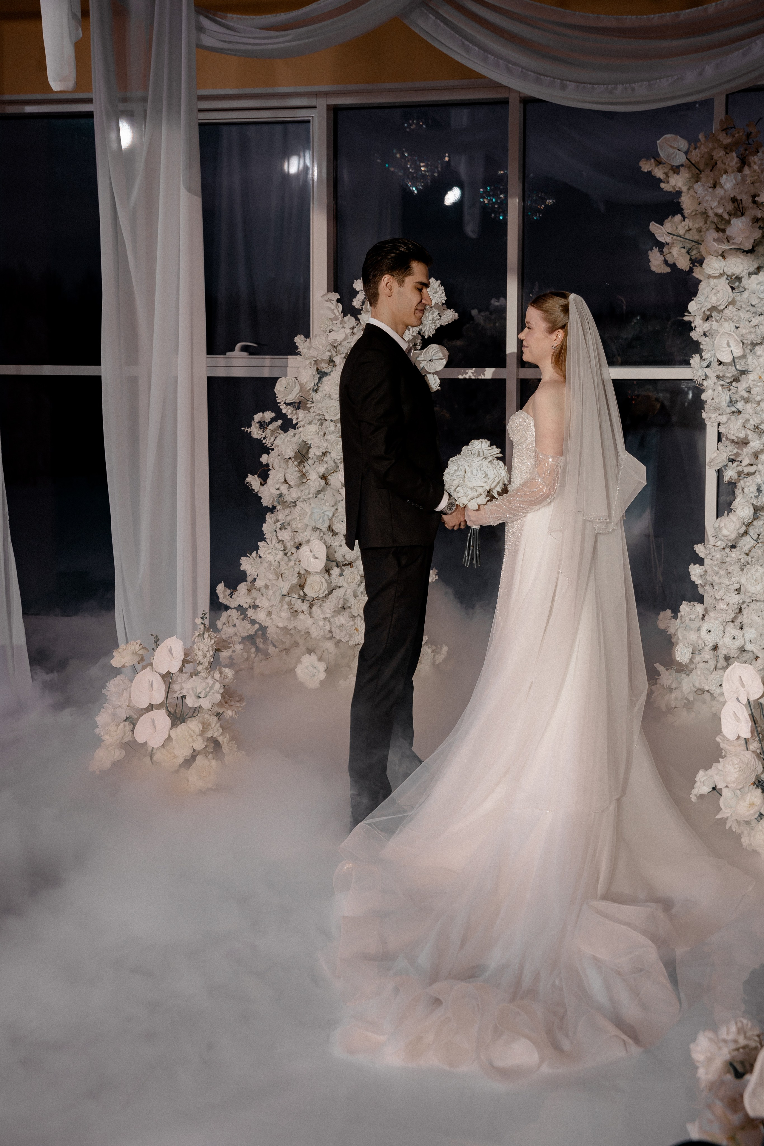 СВАДЕБНАЯ СЬЕМКА СБОРОВ В ОТЕЛЕ И ВЫЕЗД НА ЦЕРЕМОНИЮ (СНЯТО В СИБИРЕ В НИЖНЕВАРТОВСКЕ). Профессиональный фотограф, Санкт-Петербург — Виктория Богомолова