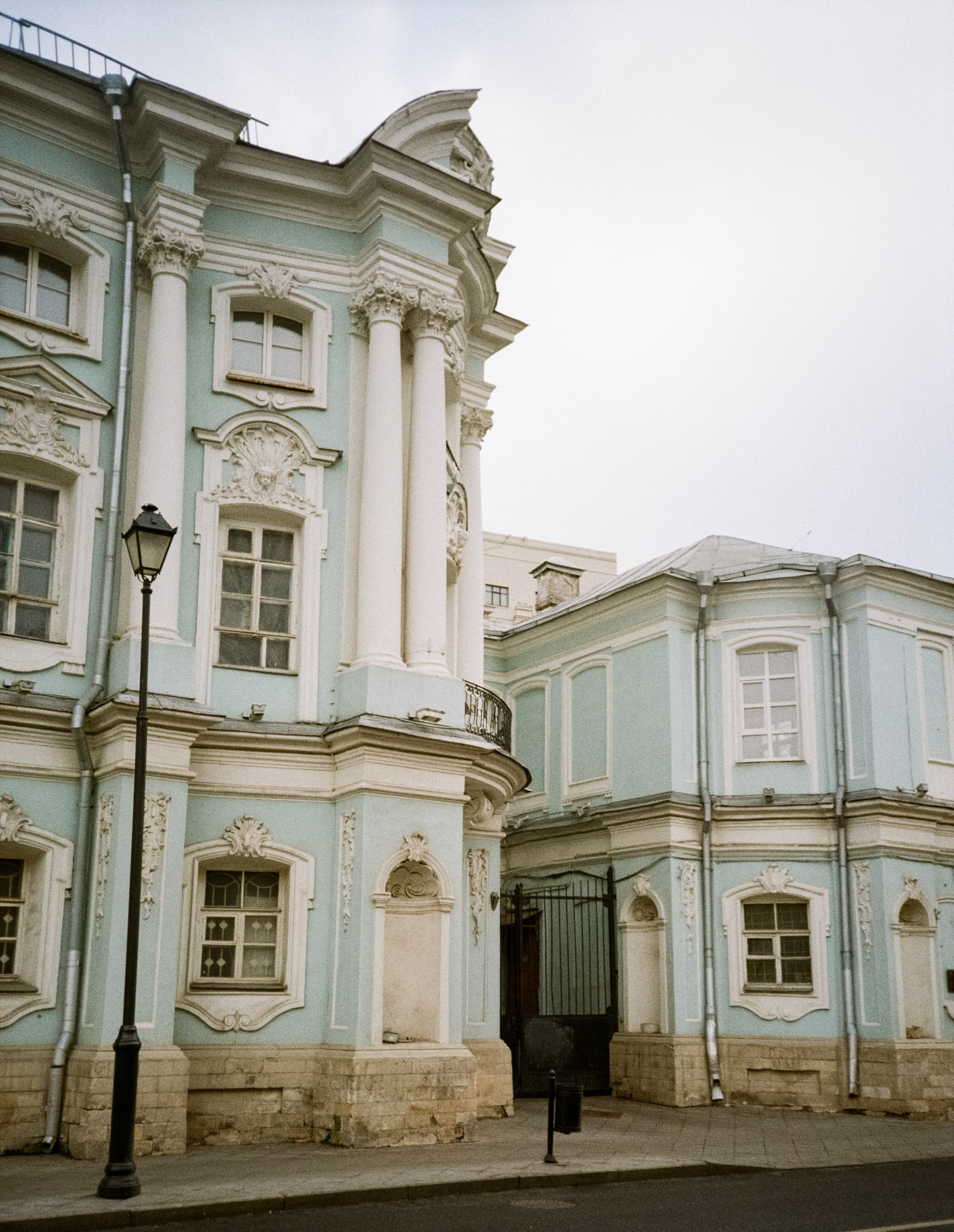 Чистые пруды, Покровка, Потаповский переулок / Cosina CX-1 / Kodak ProImage 100