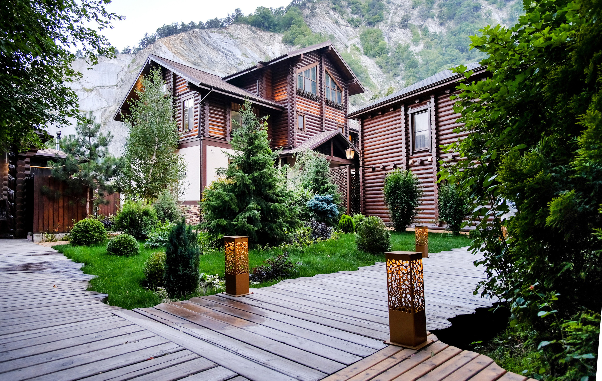 Фотография гостиницы из деревянного сруба 