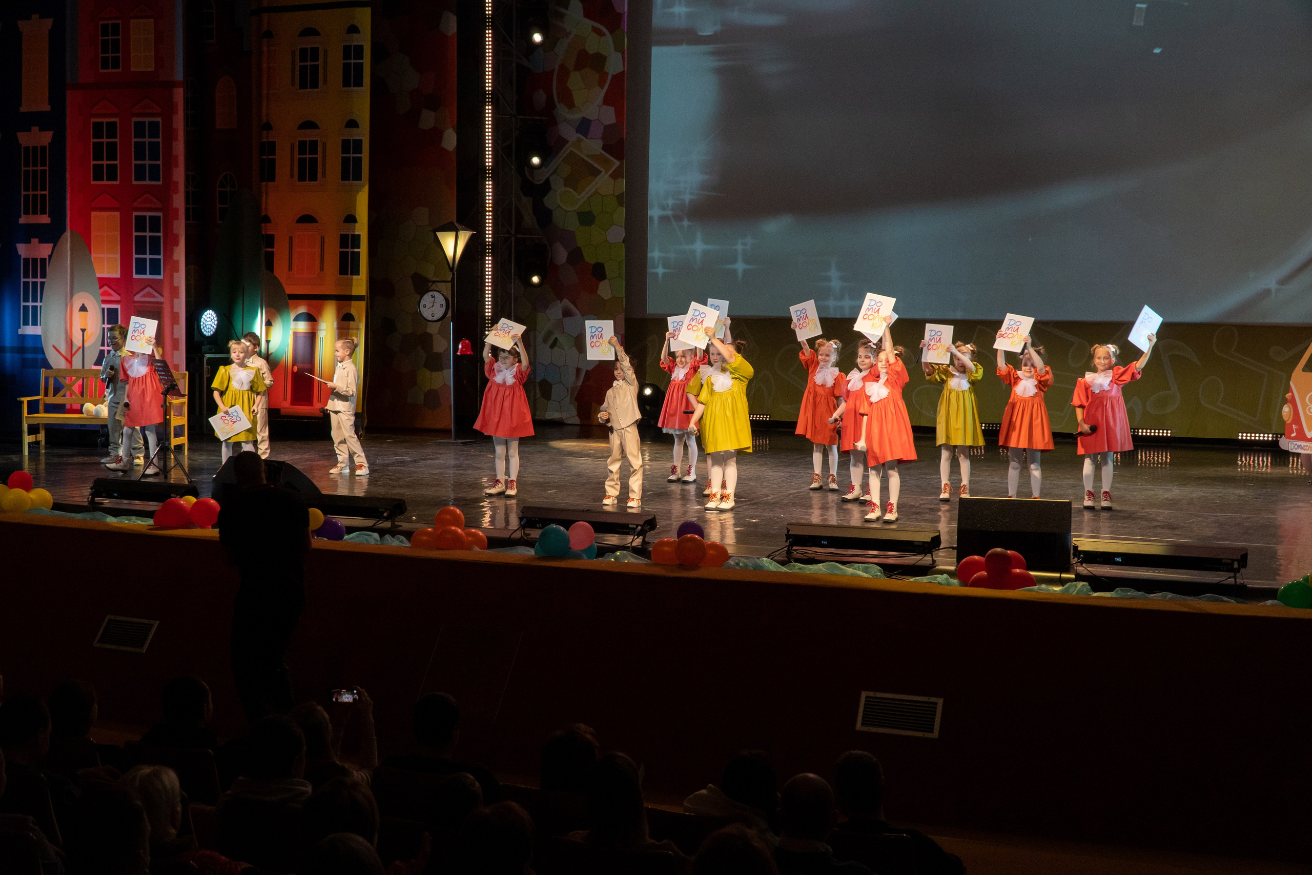 Съёмка концерта для Домисольки, большой концертный зал Космос. «Студия DRONAVT`s» — видеосъёмка и фотография г. Москва