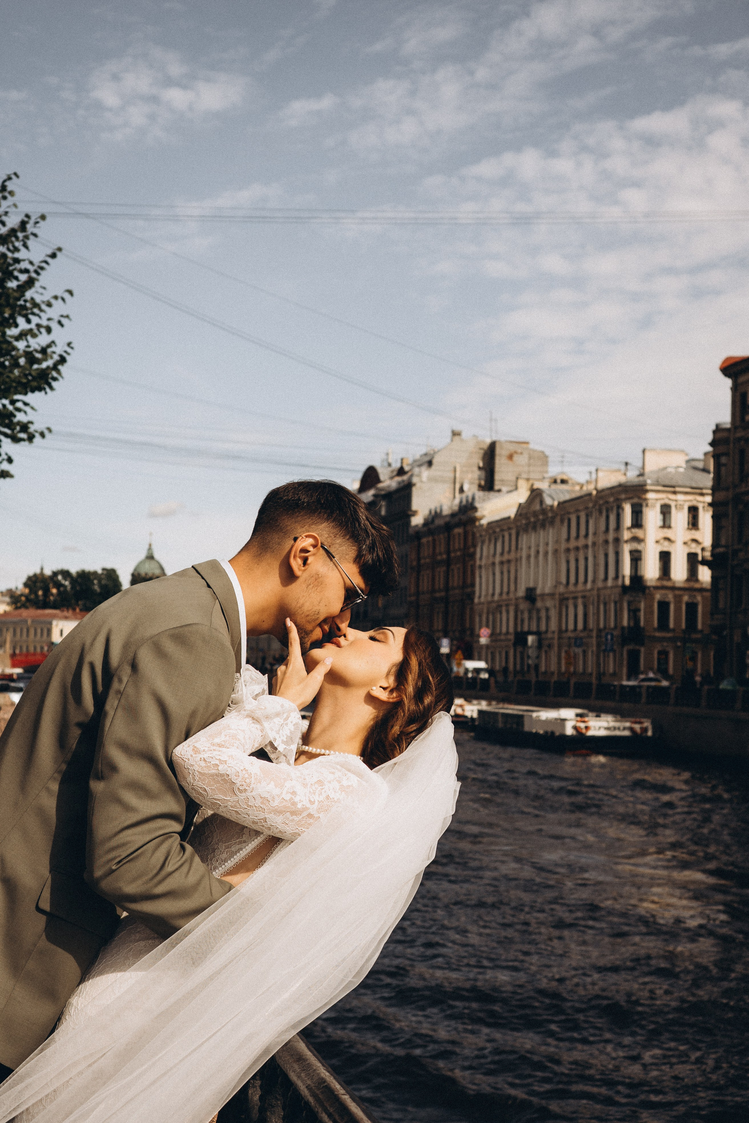 СВАДЕБНАЯ ПРОГУЛКА ВОЗЕ ИСАИКЕВСКОГО СОБОРА АСТОРИИ И ЗАКОНОДАЛЕТНОГО СОБРАНИЯ. Профессиональный фотограф, Санкт-Петербург — Виктория Богомолова