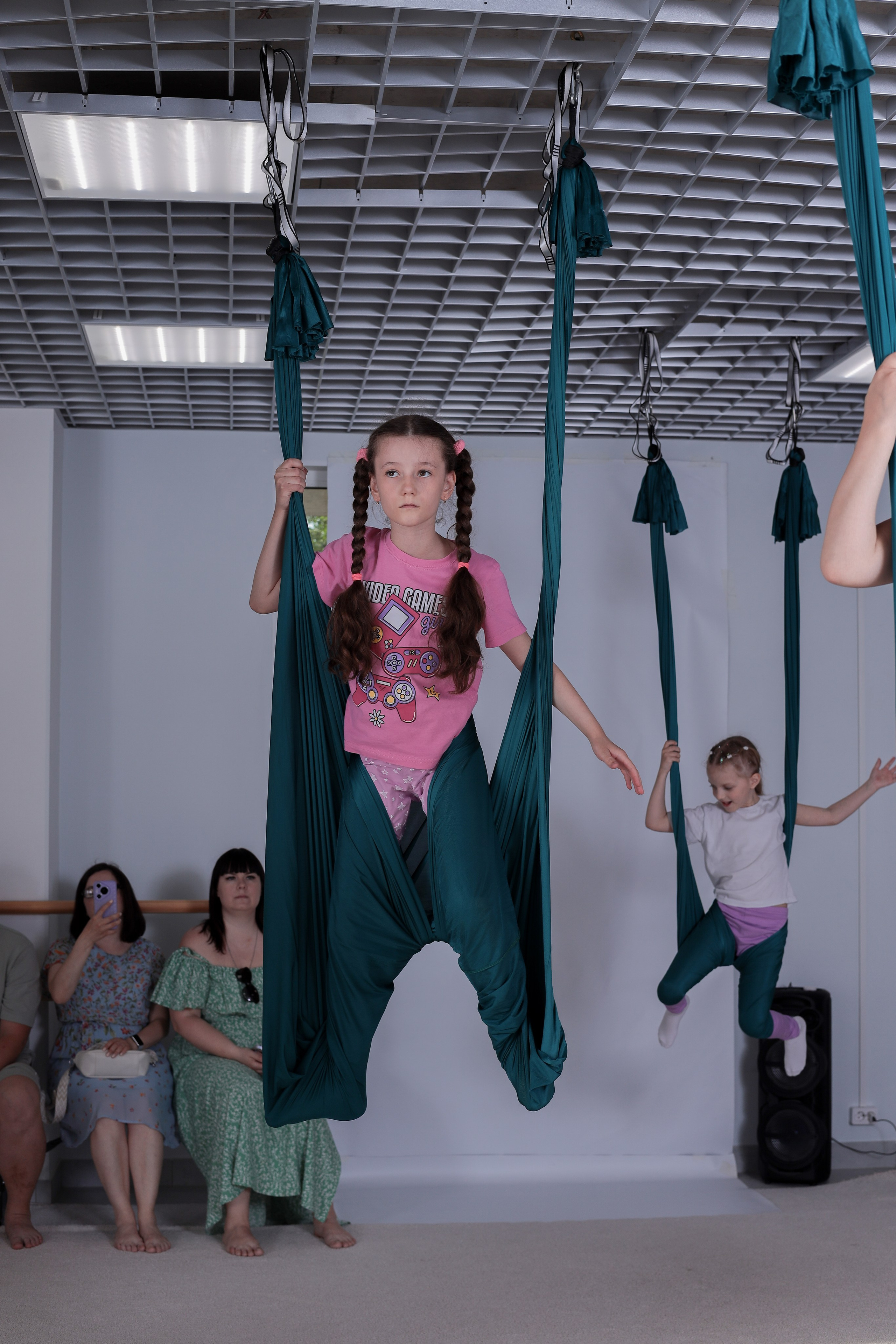 Детская аэройога. Фотограф Надршина Лилия