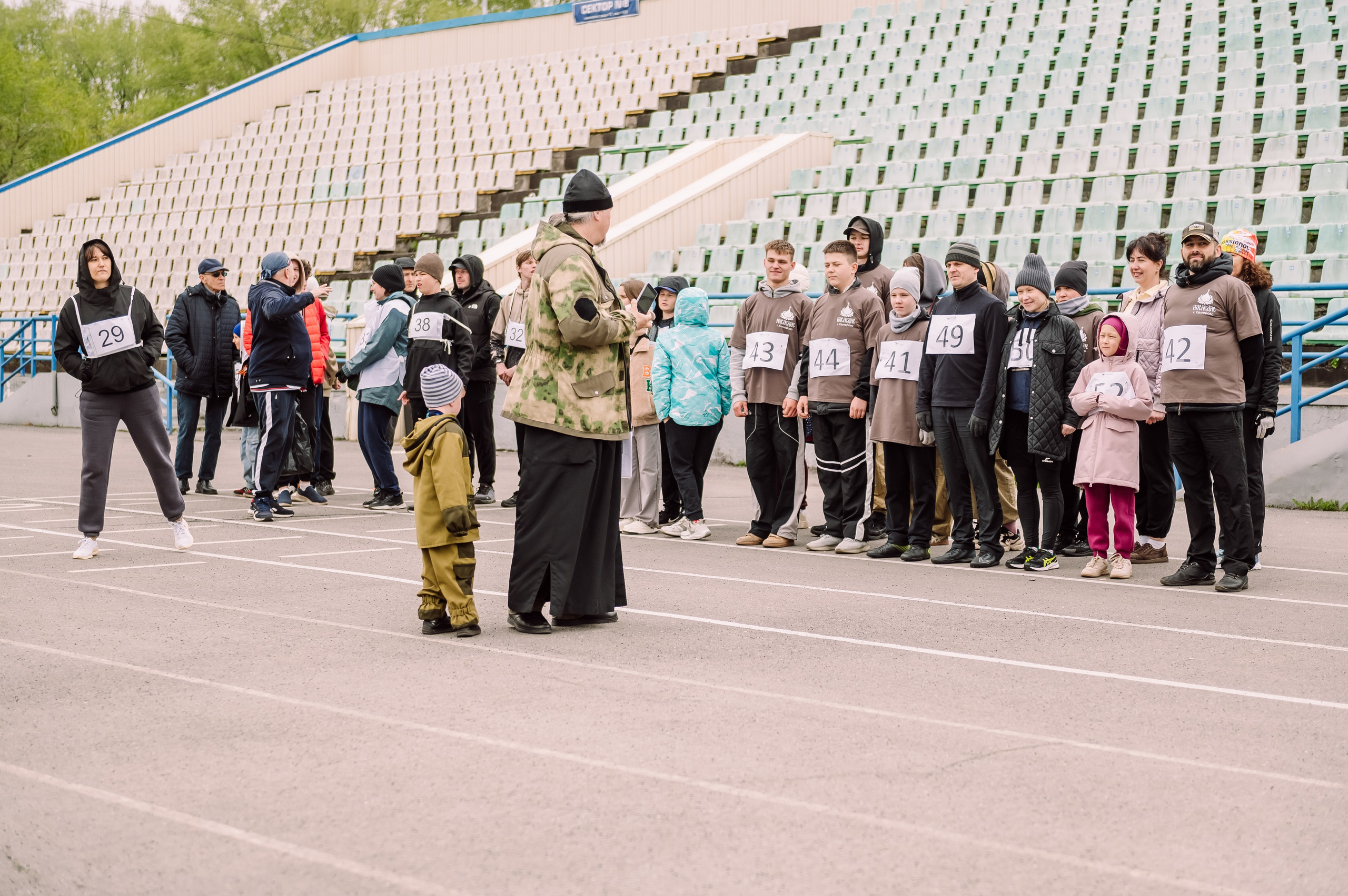 Пасхальный забег «Вера и Спорт» на стадионе Шахтёр. Детский фотограф, семейный фотограф и репортажи в Кемерово