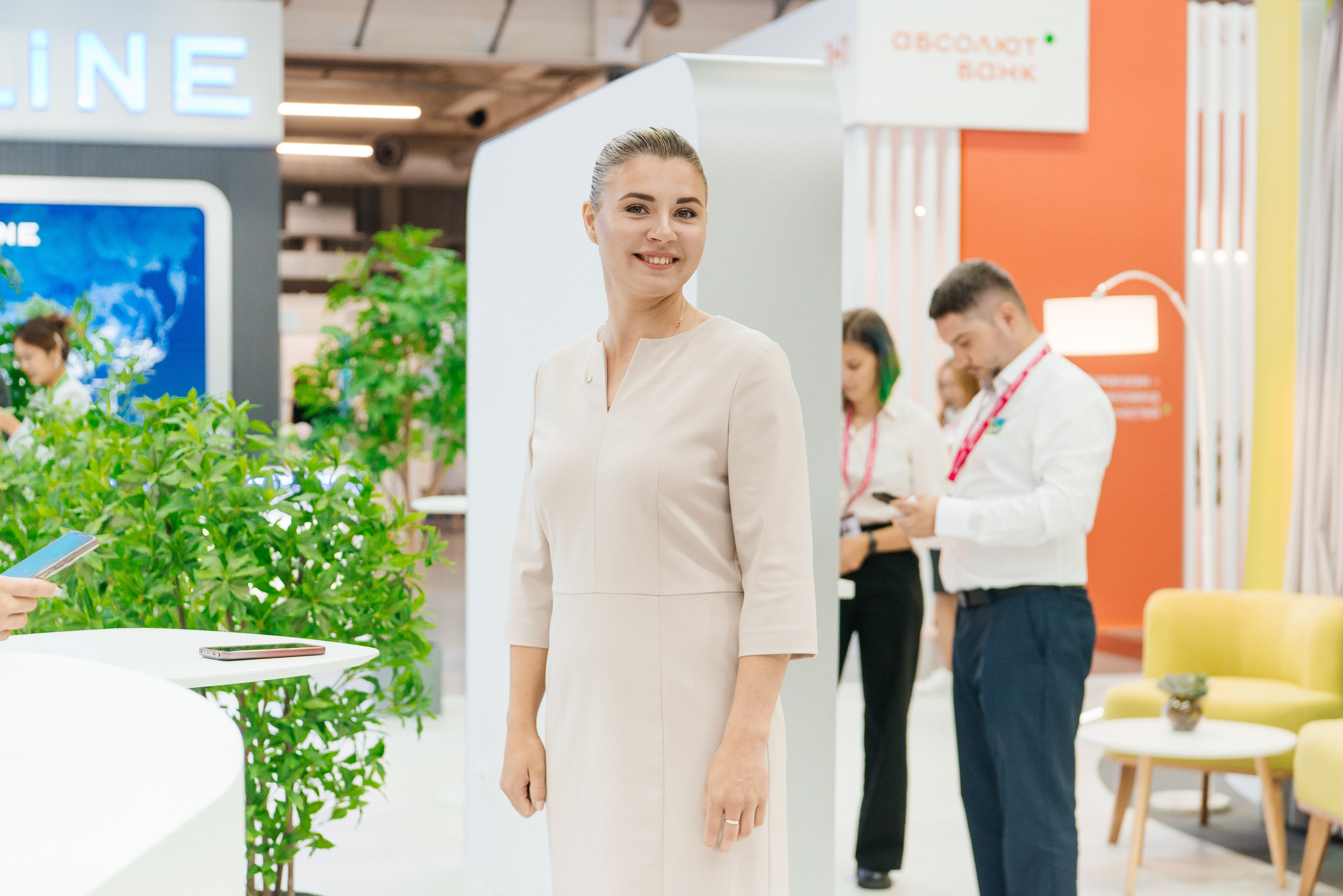 Стенд Сбера на Иннопром 2025. Профессиональный фотограф в Екатеринбурге Ирина Смирнова