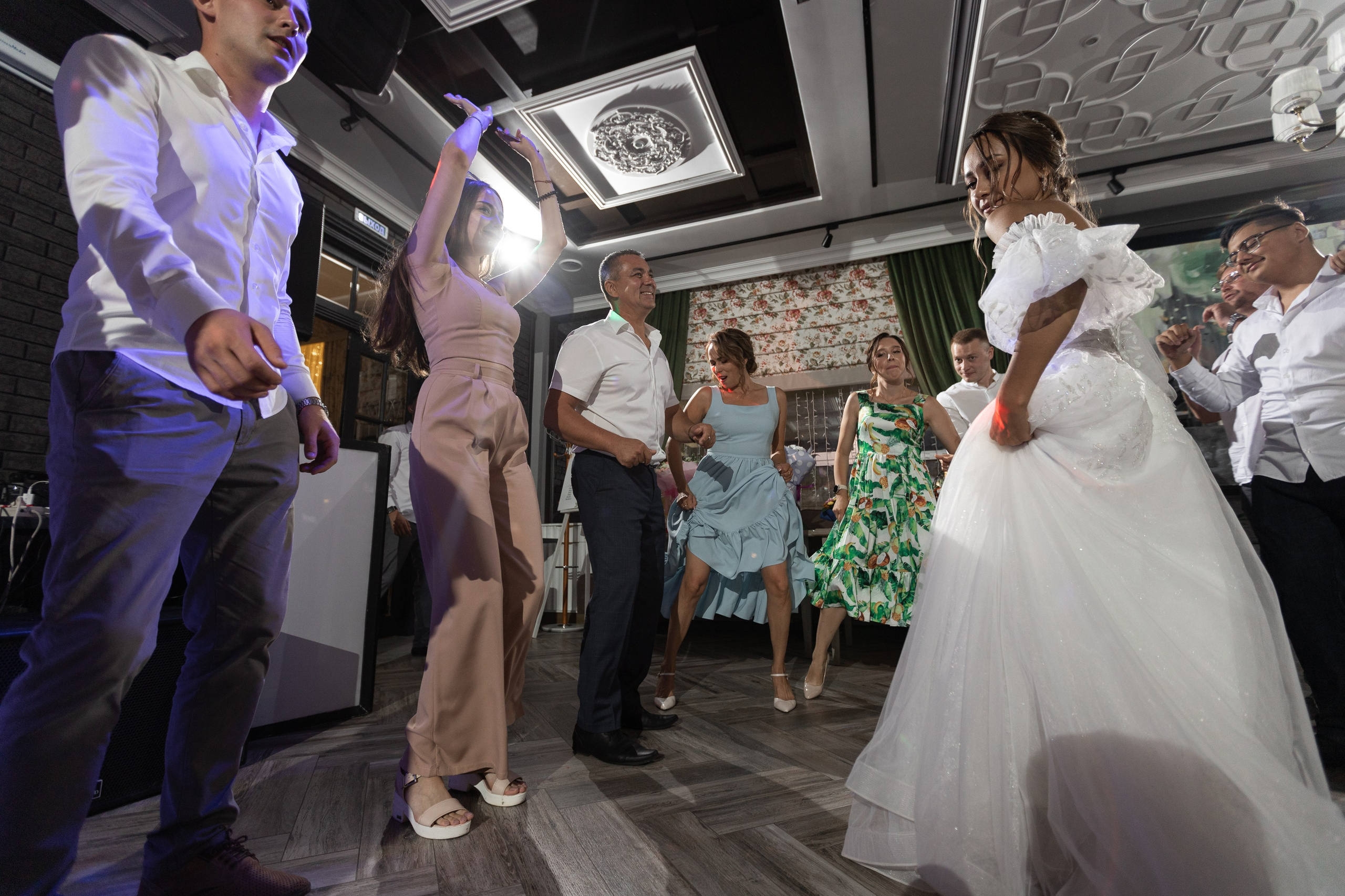 Свадебный фотограф Уфа — Руслан ГабдлисламовЖивые эмоции, красивые кадры, воспоминания на всю жизнь.Работаю по всей Республике Башкортоста. Свадебный фотограф Уфа Руслан Габдлисламов