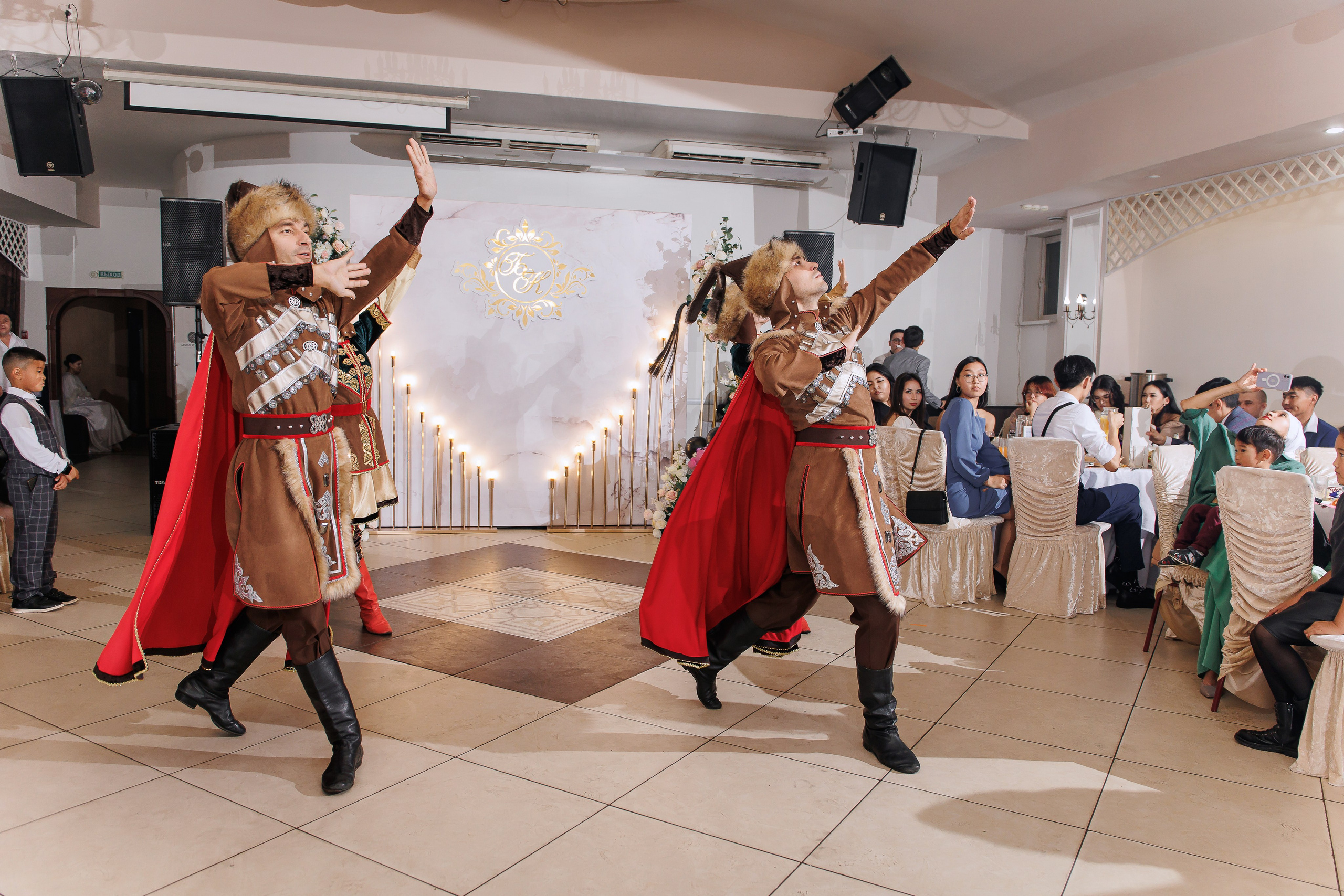 Karina & Bagdat. Anne Miller | Photographer