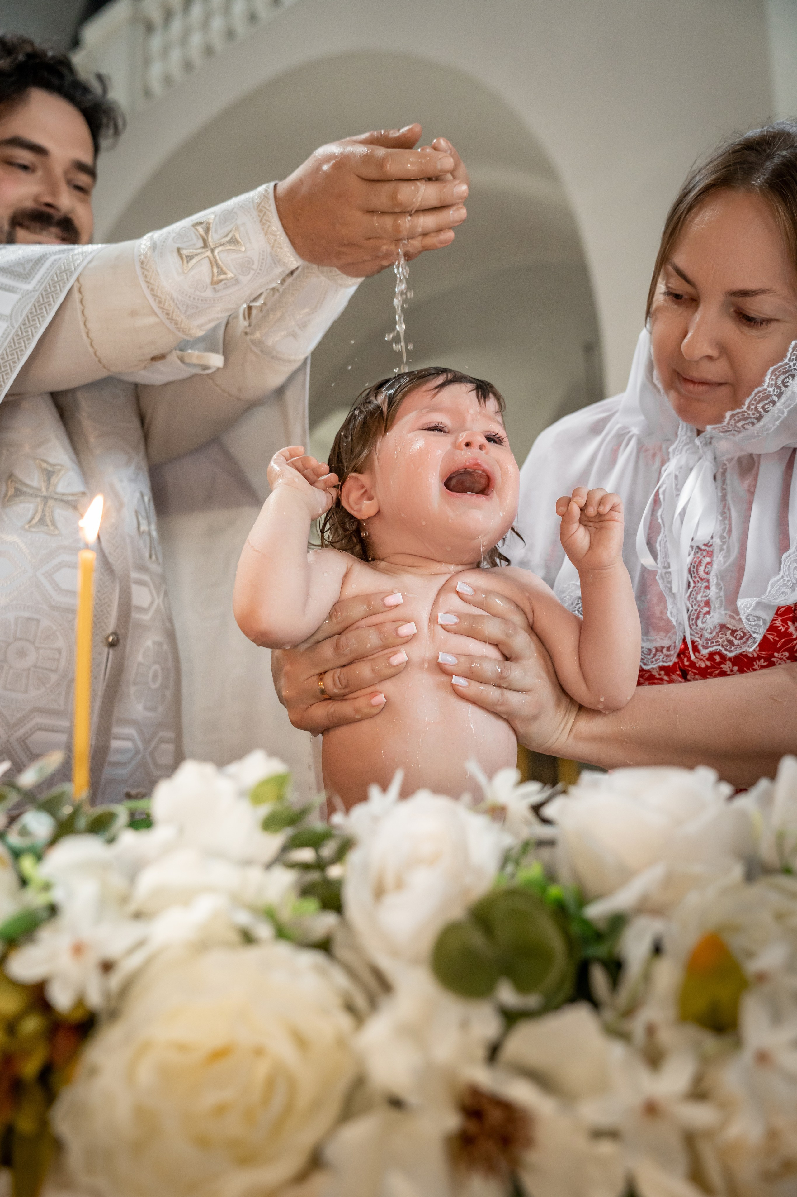 Фотографии момента погружения в купель (Таинство крещения). Moscow_CPC