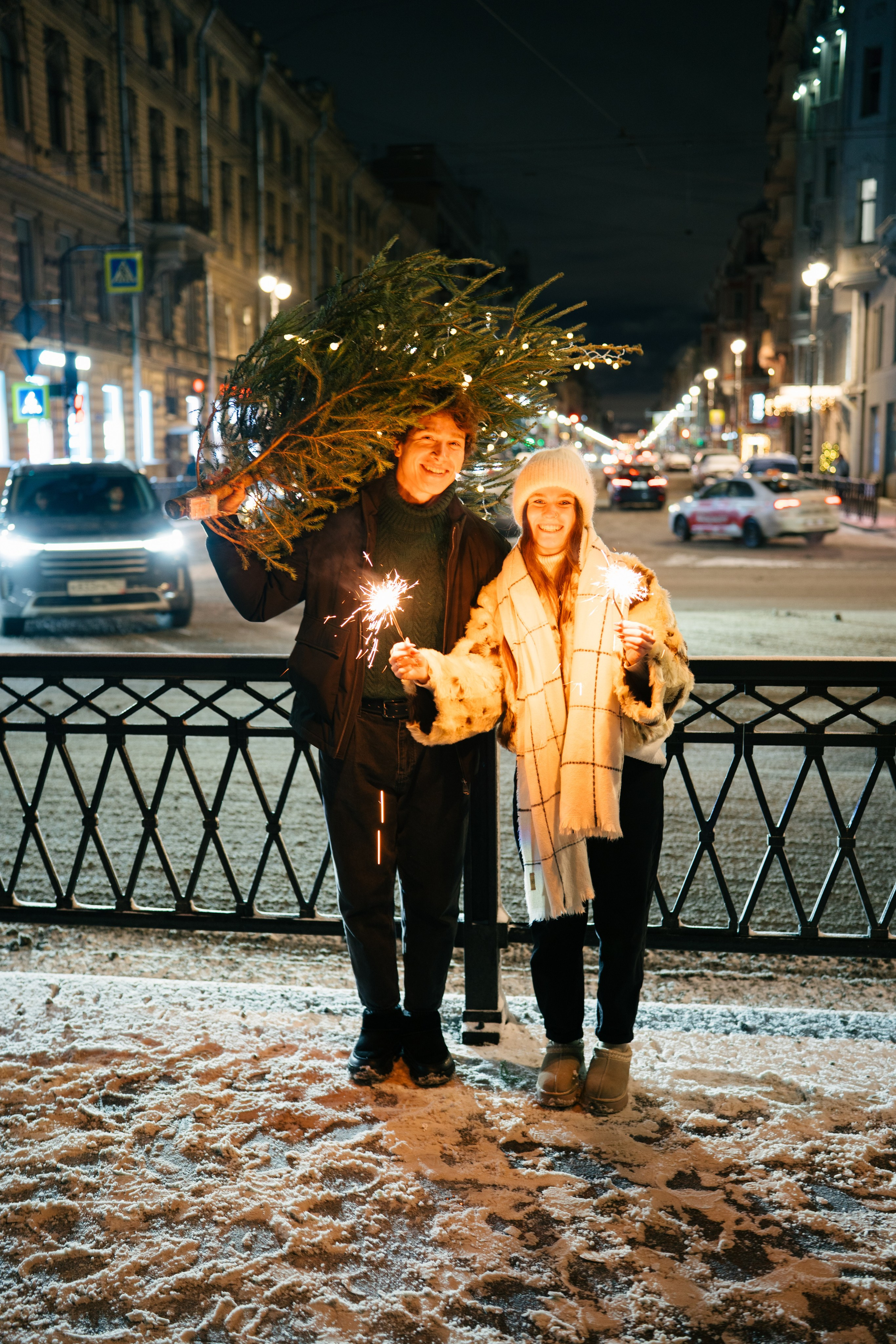 НОВОГОДНЯЯ ПРОГУЛКА ПАРЫ ПО ЧЕРНЫШЕВСКОЙ ПЕРЕД НОВЫМ ГОДОМ. Профессиональный фотограф, Санкт-Петербург — Виктория Богомолова